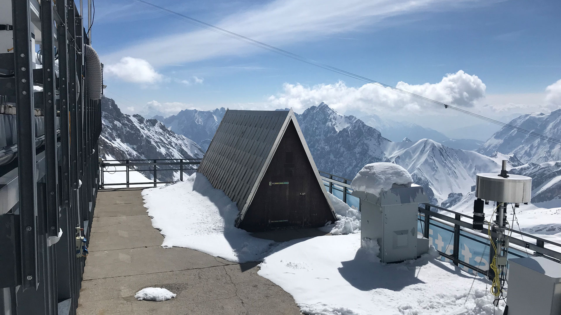 Measurement hut at the Environmental Research Station Schneefernerhaus