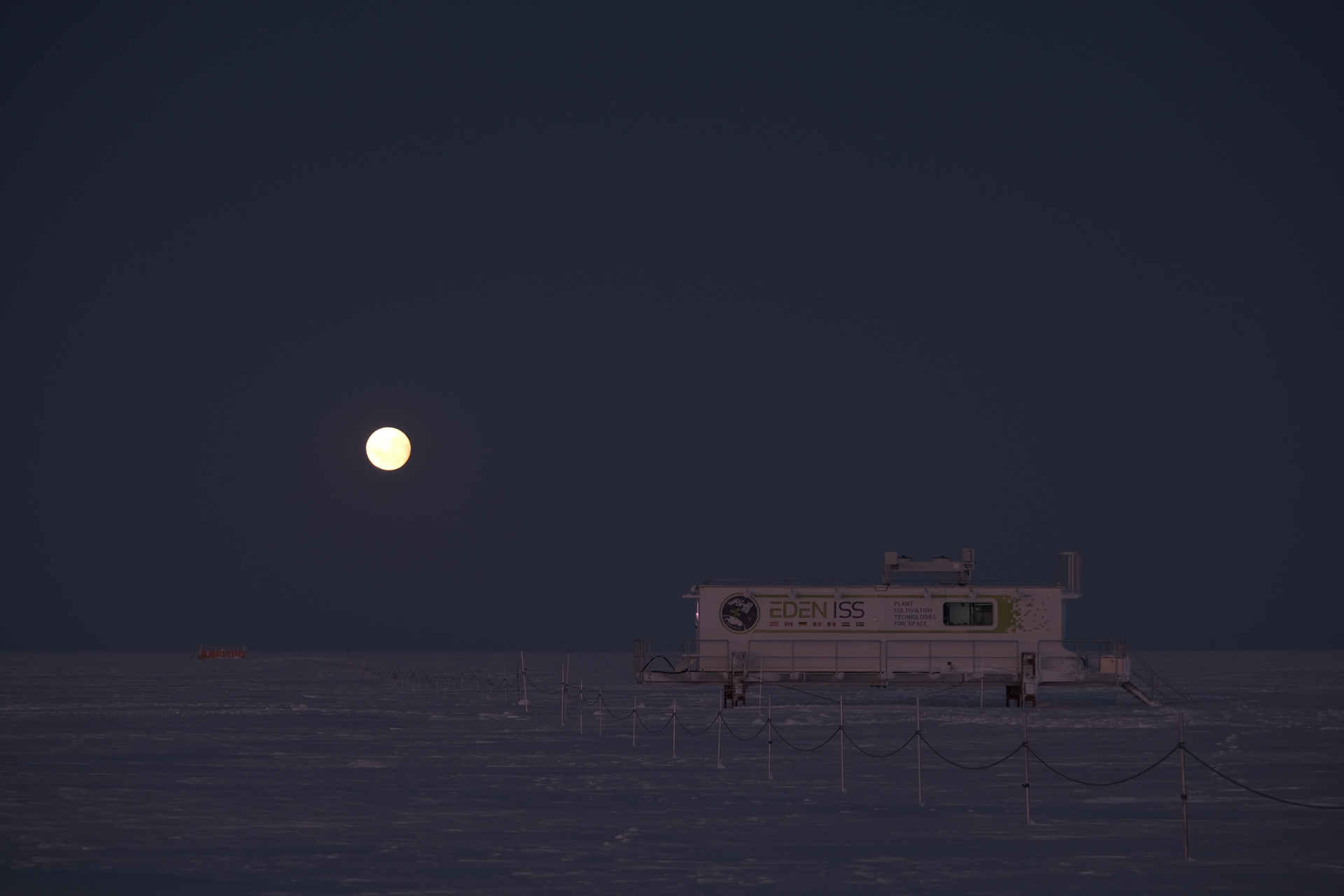 EDEN ISS greenhouse during the polar night