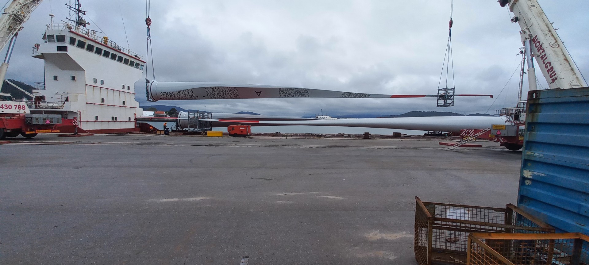 Loading the rotor blades in Portugal