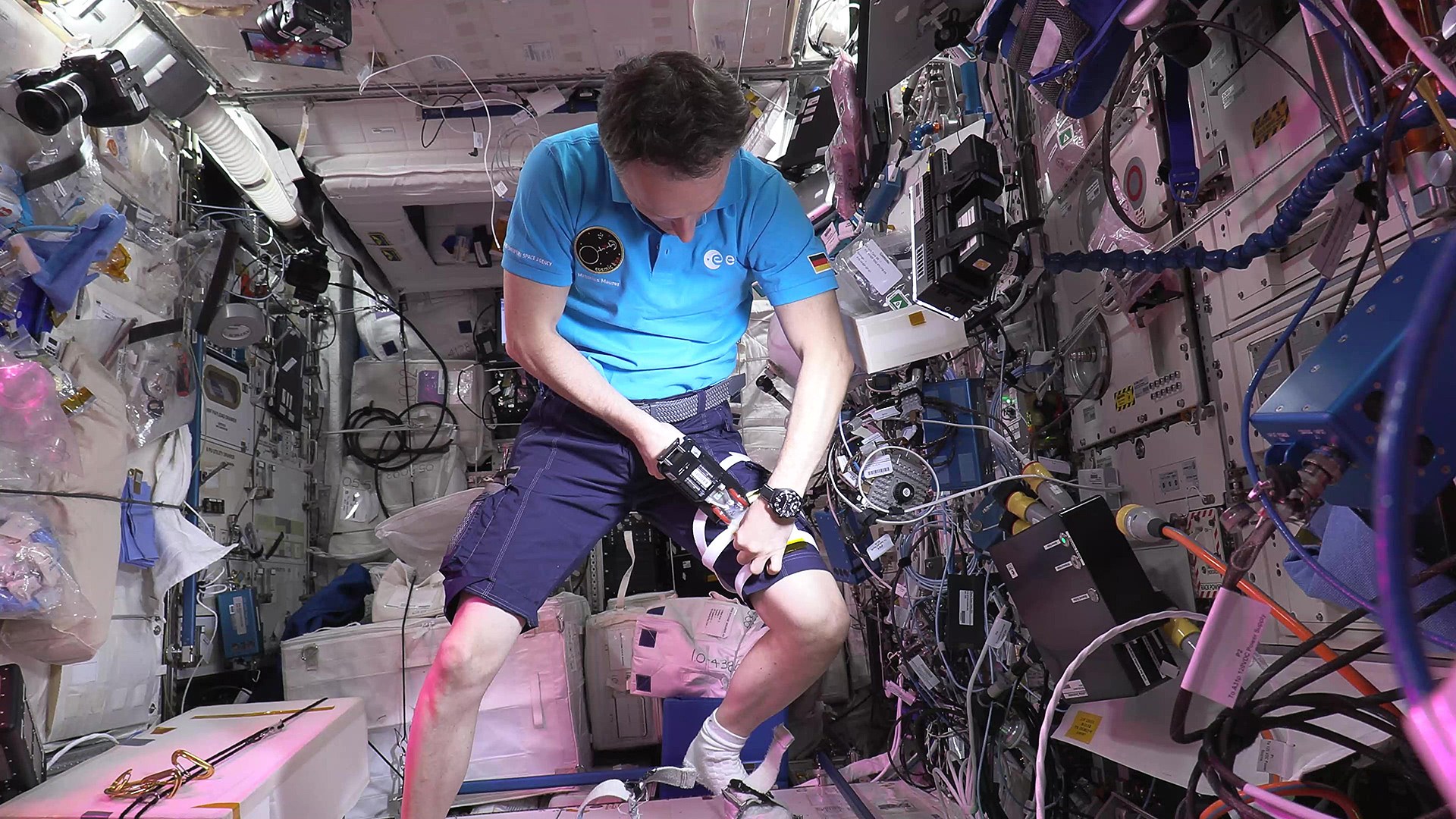 Matthias Maurer during the Bioprint-FirstAid experiment