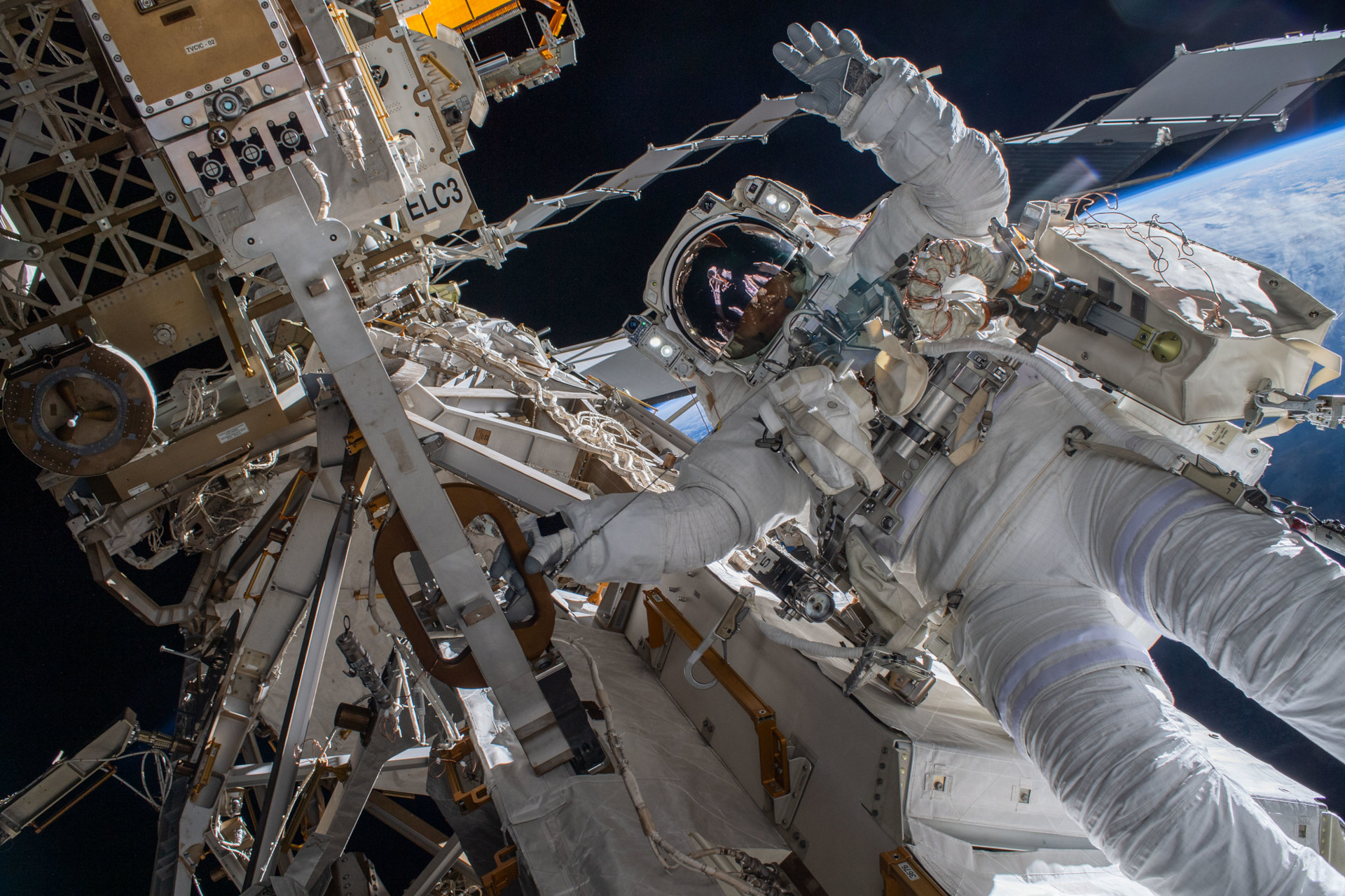 Matthias Maurer during his extravehicular activity