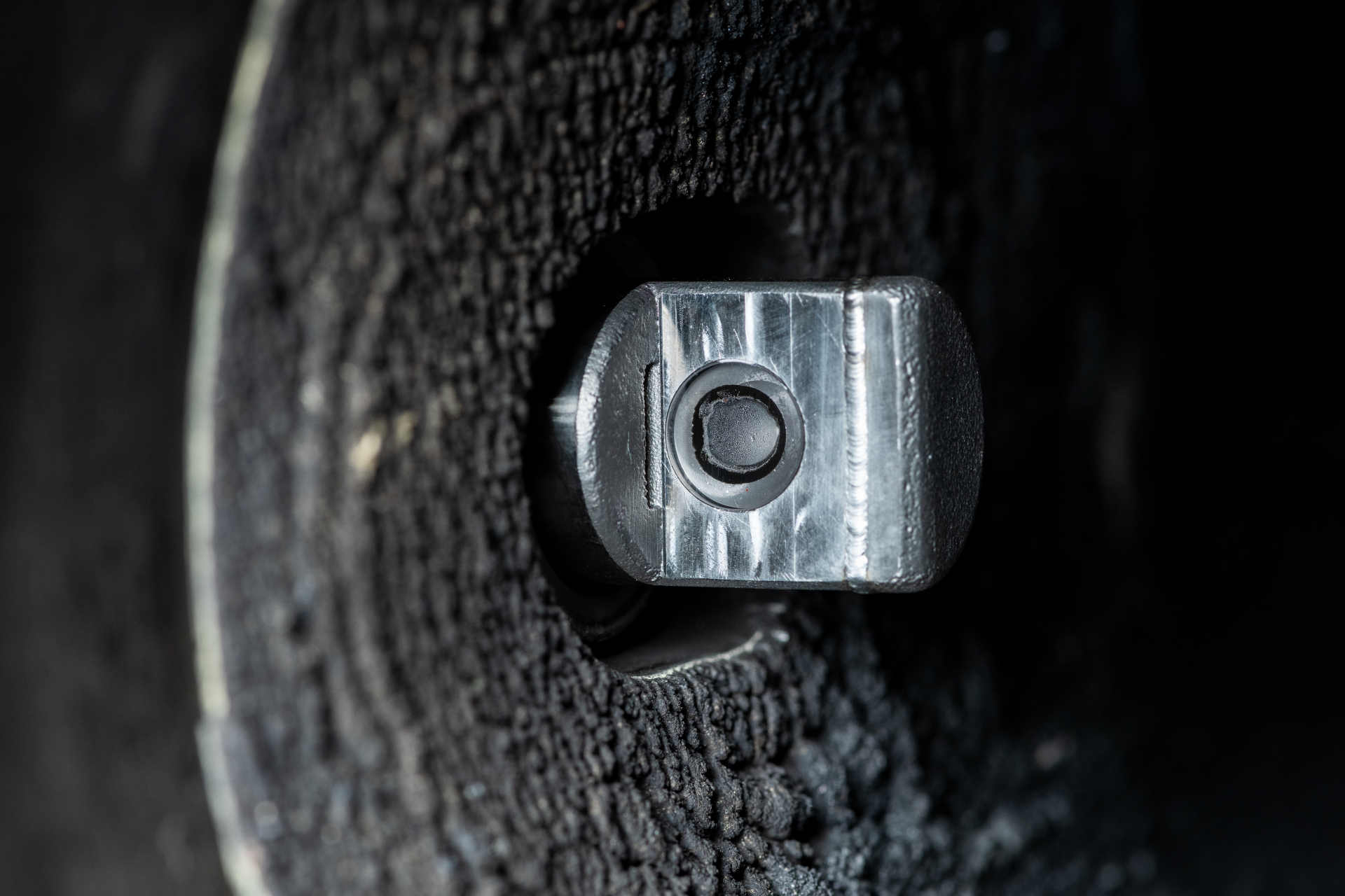 Close-up view of the optical probe in the combustion chamber wall