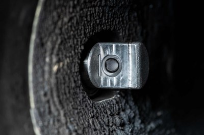 Close-up view of the optical probe in the combustion chamber wall
