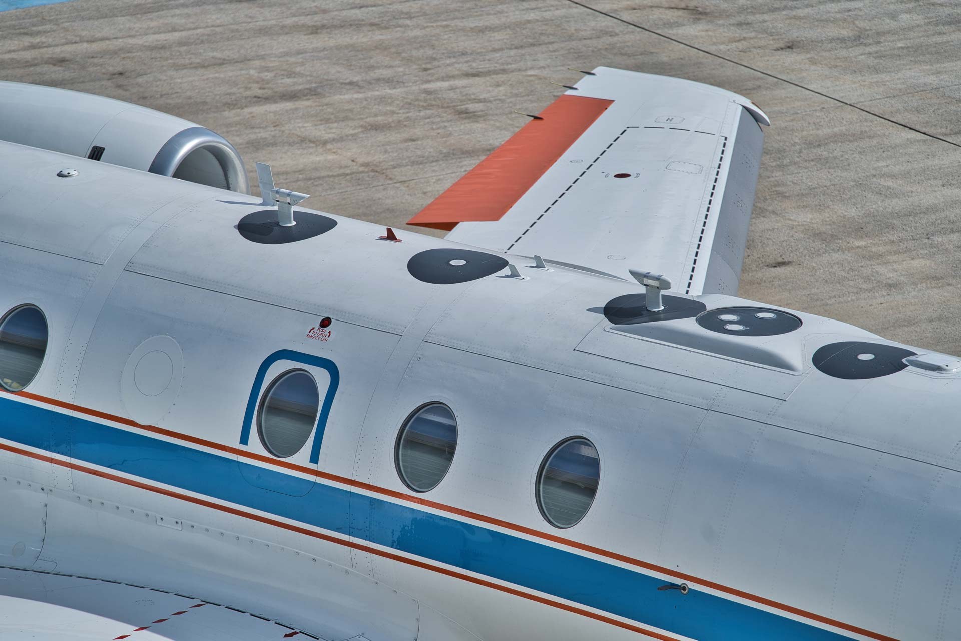 Sensors for laser absorption spectroscopy mounted on the rear of the aircraft