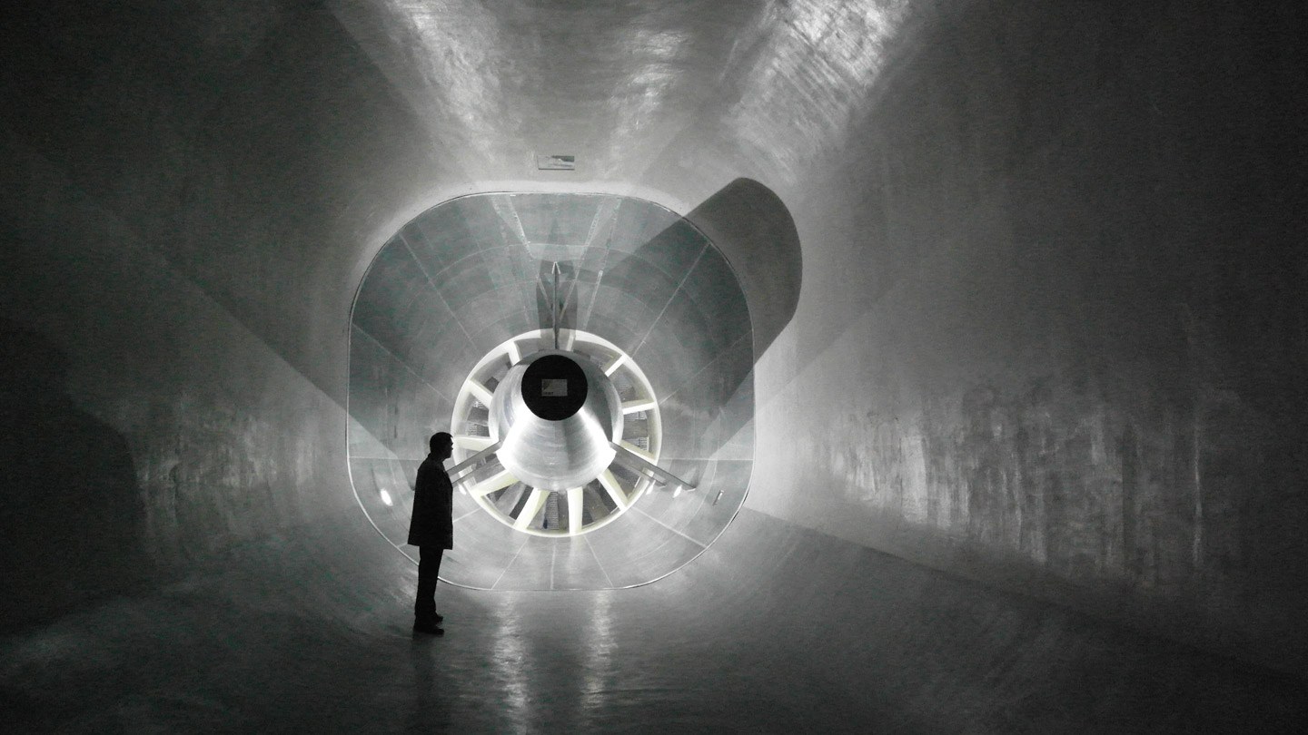 The low-speed wind tunnel