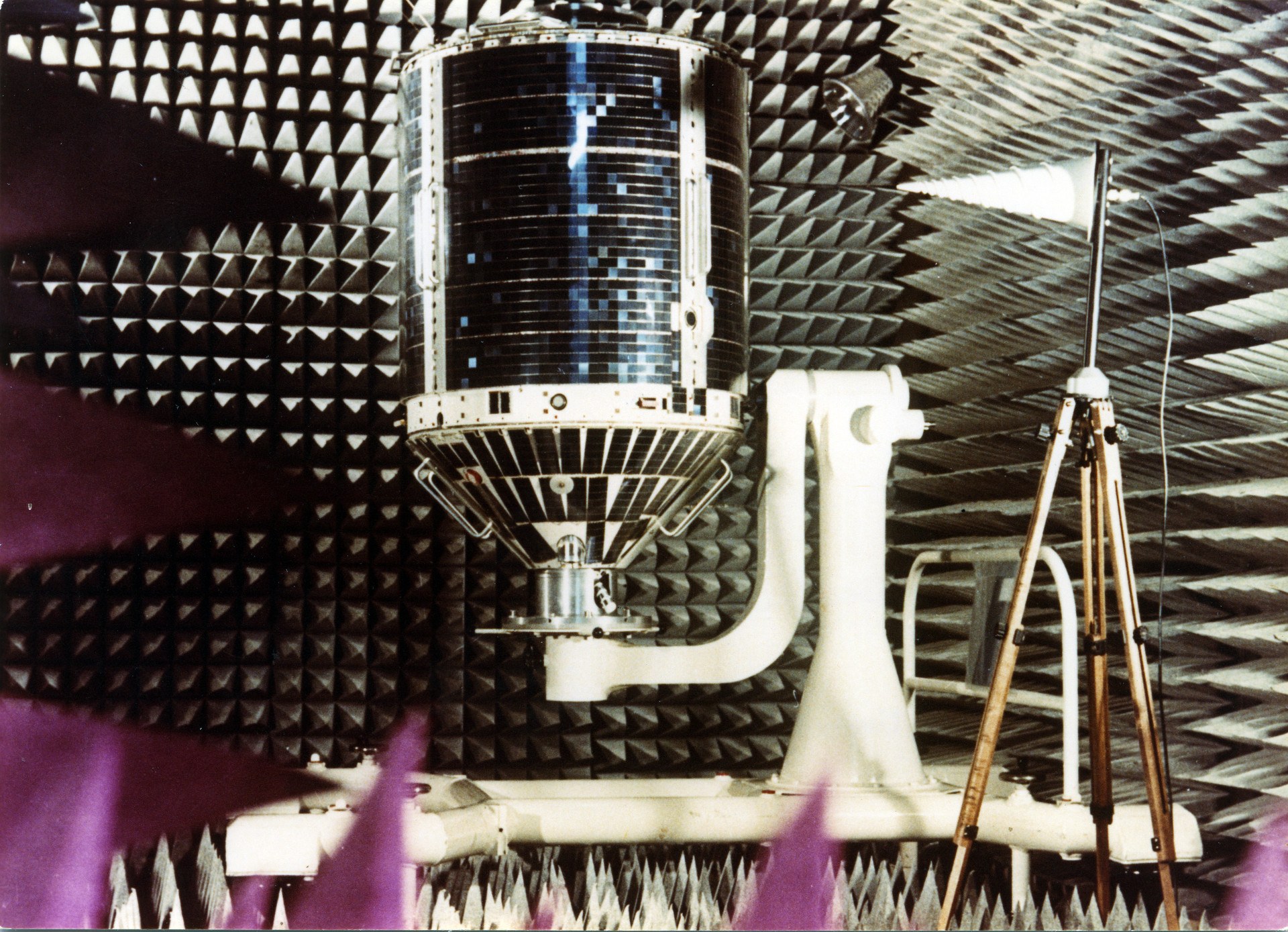 The first German research satellite AZUR/GRS A