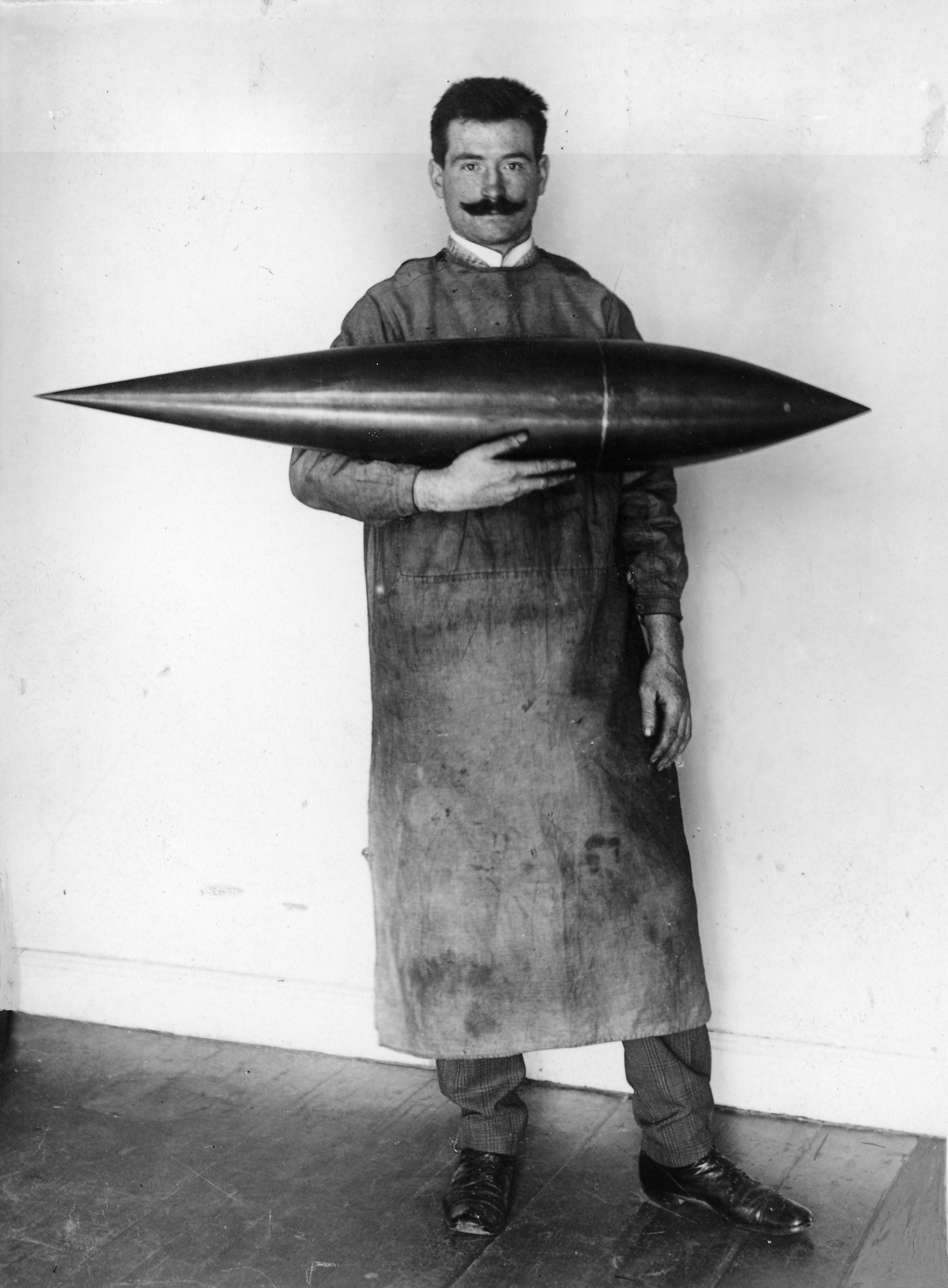 Model of an airship body with its maker, Otto Kreutz