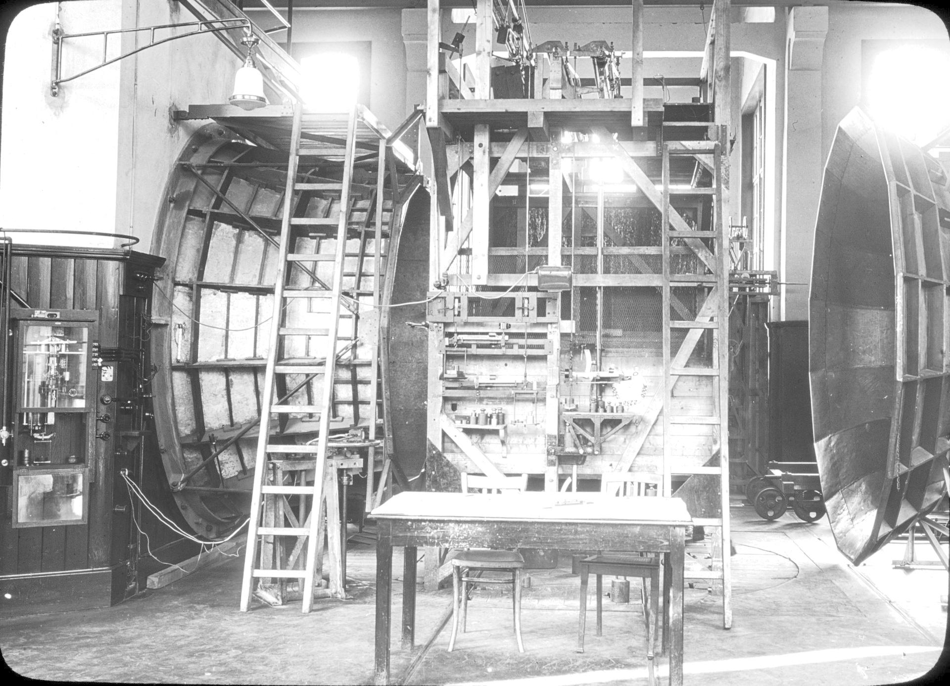 Three-component scales with Tunnel 1 test rig