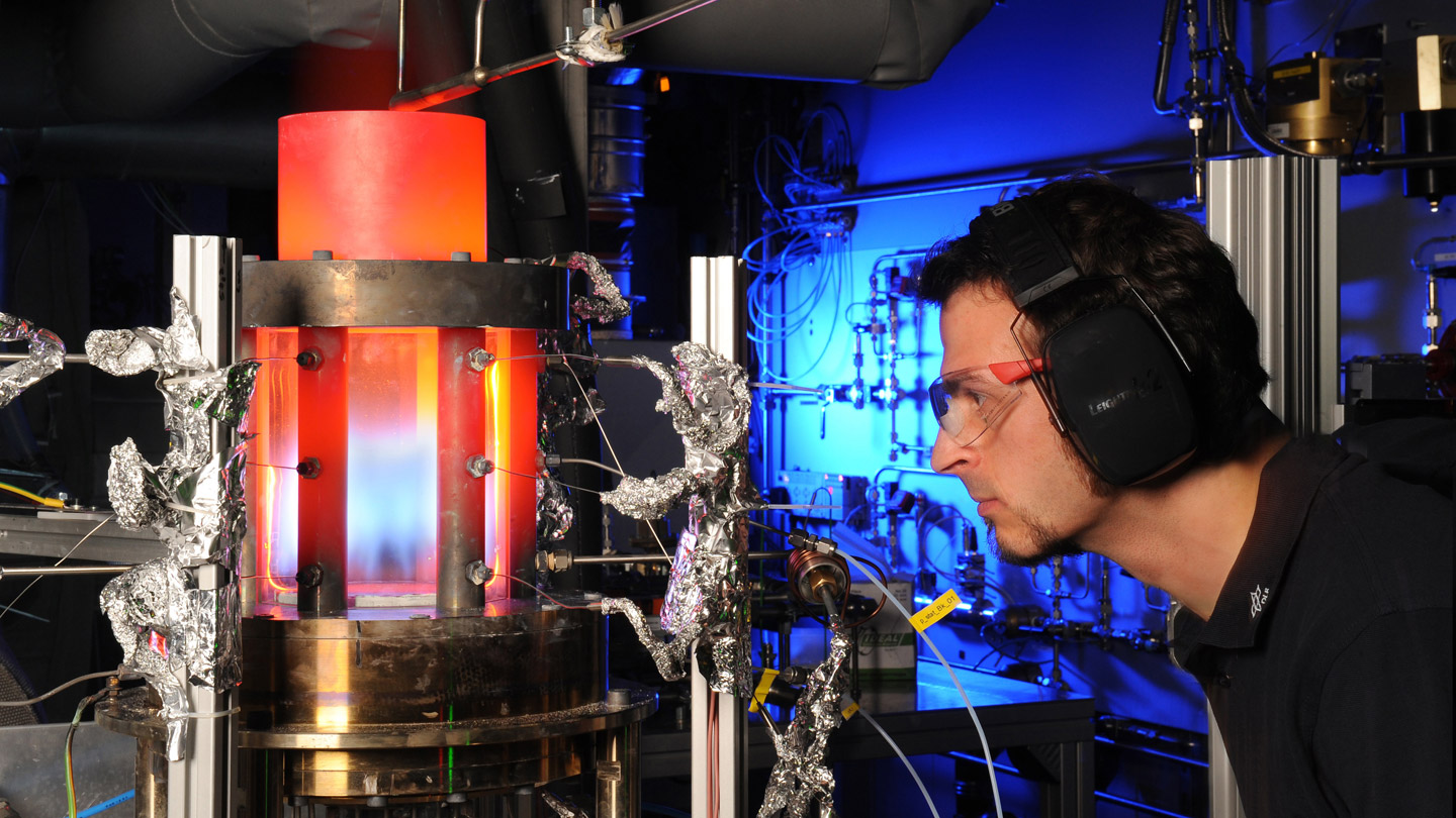 Flameless combustion