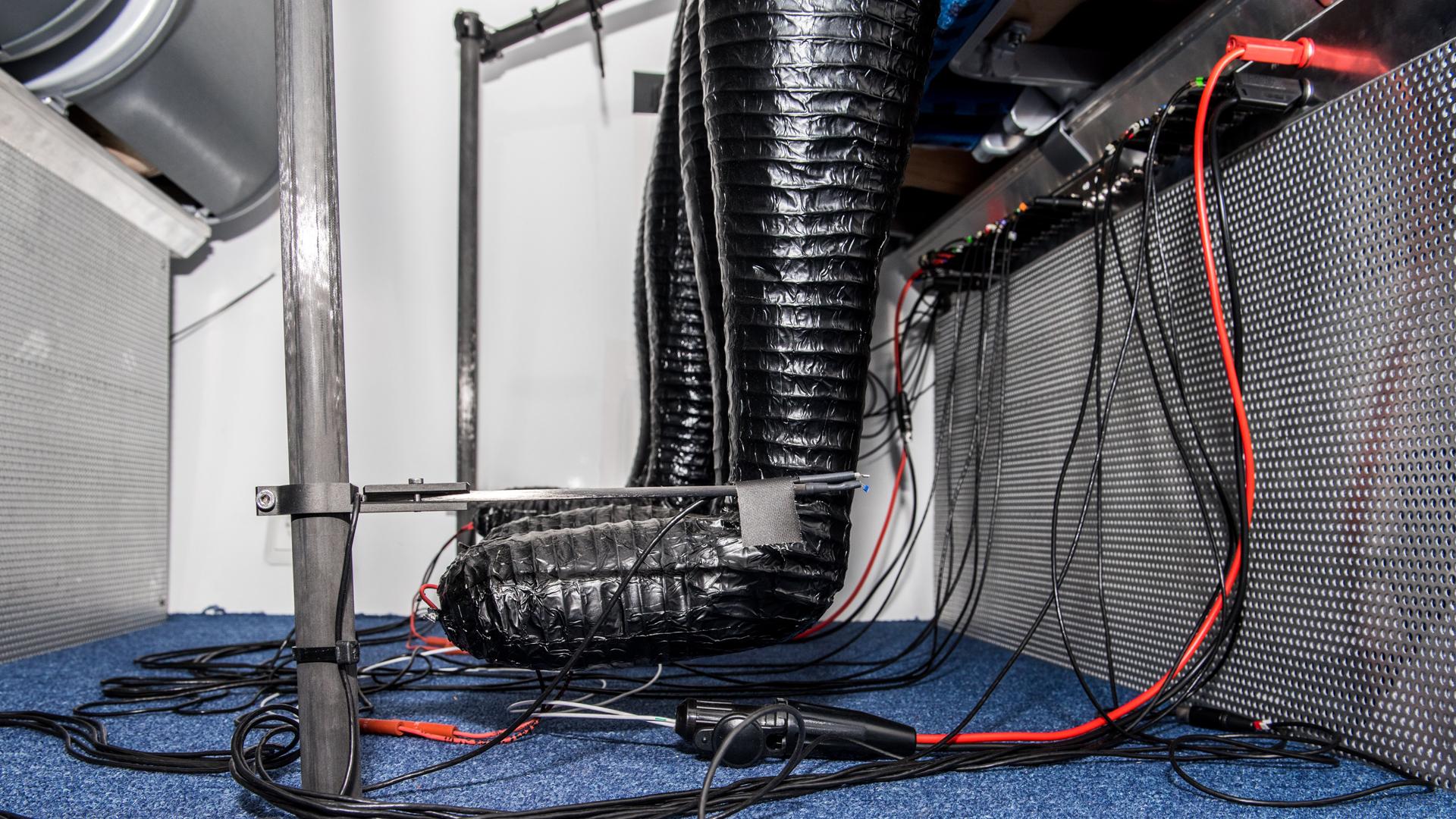 Temperature sensors in the footwell