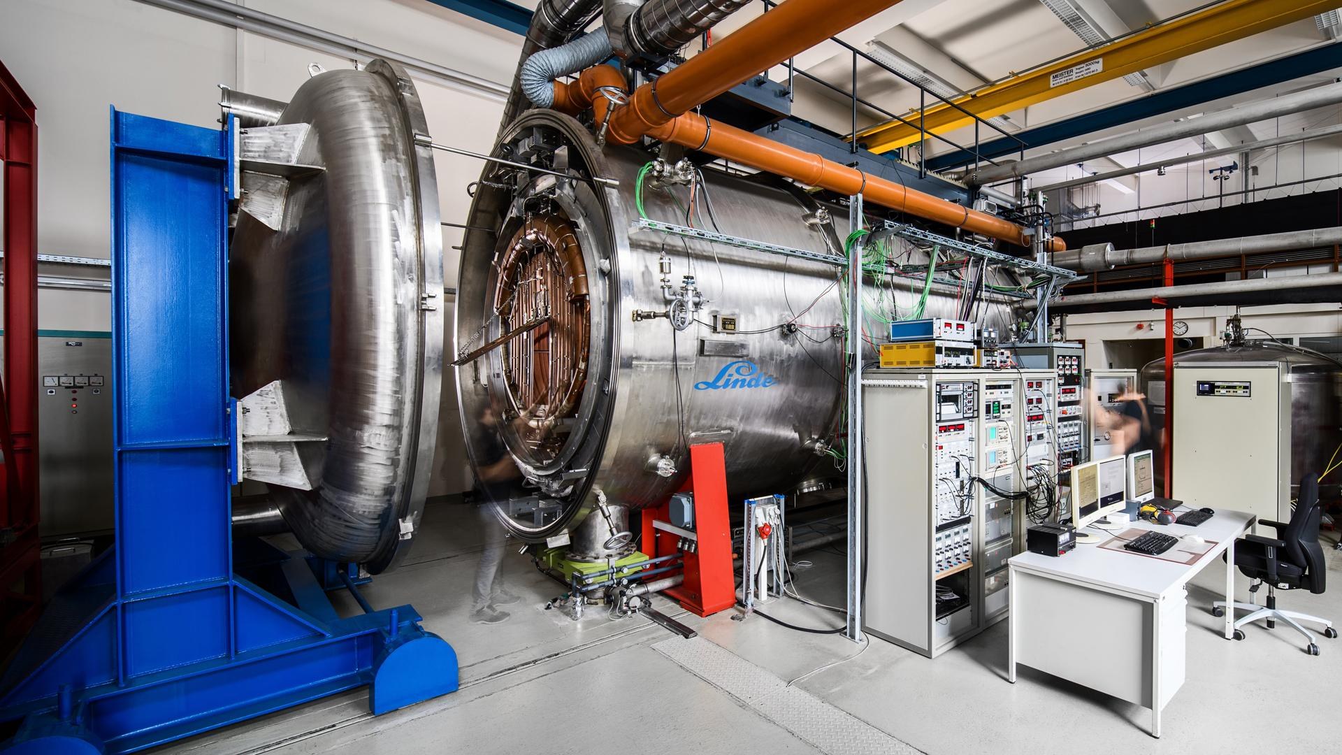 Vacuum chamber (open)