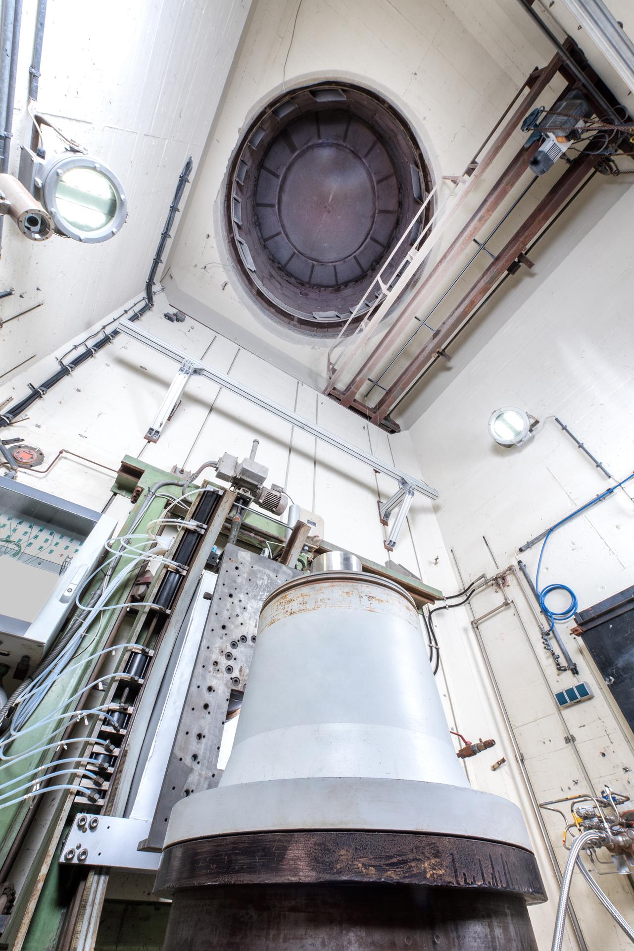 Vertical view of the test chamber