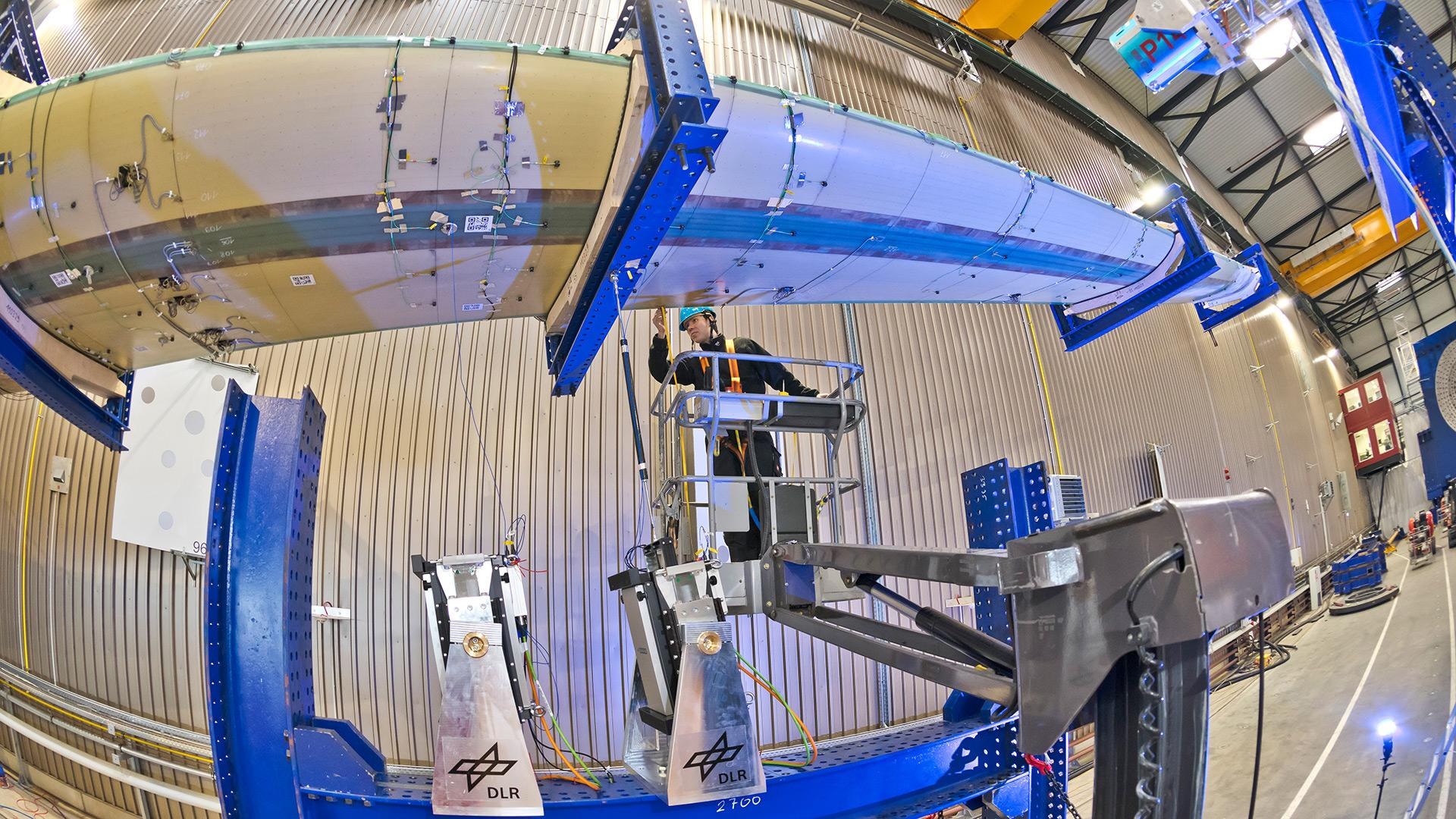 Vibration tests on the DemoBlade wind turbine rotor blade