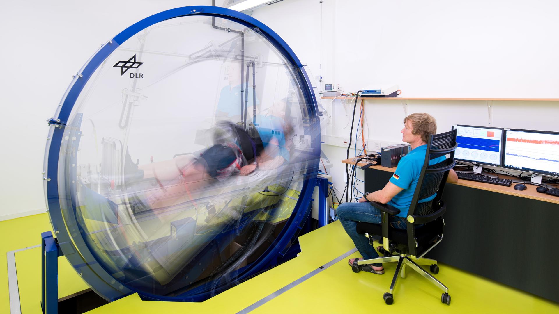 Tilting table with test person at :envihab