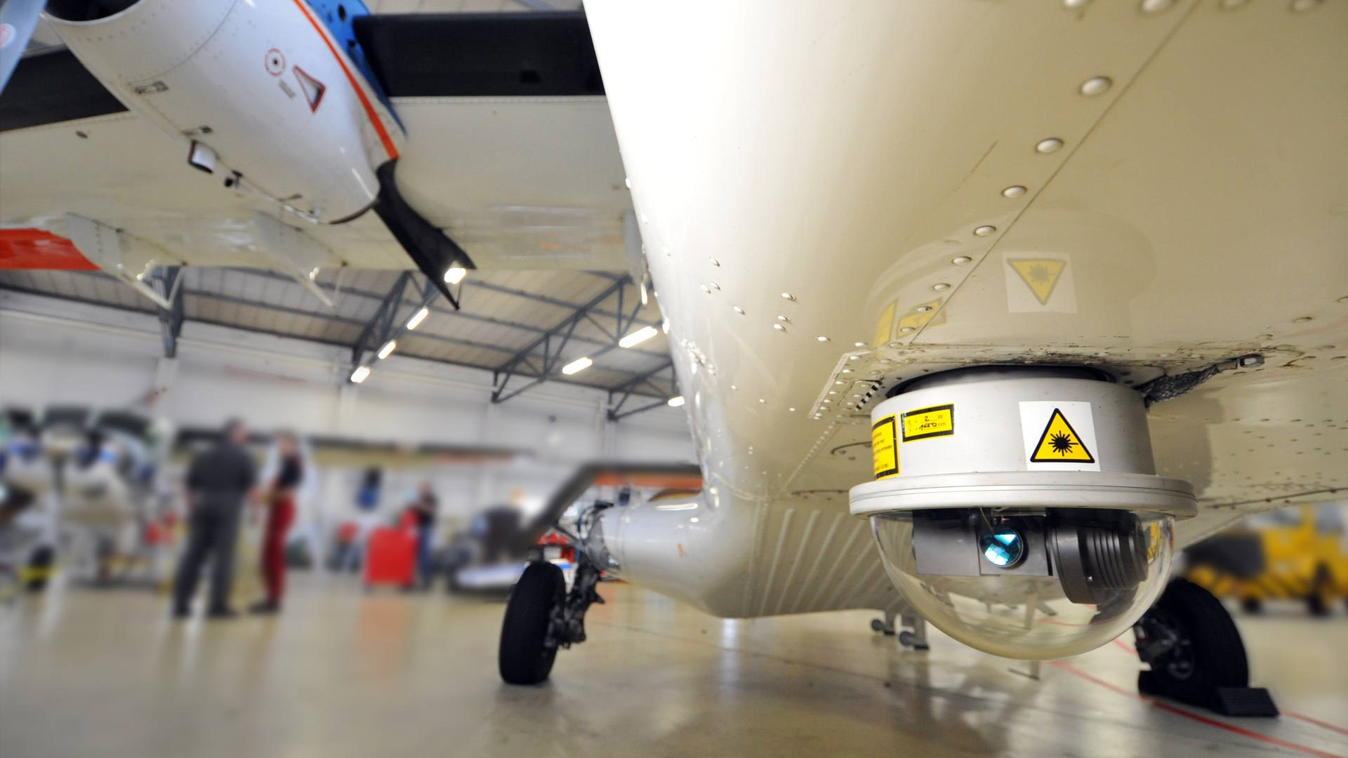 Quantum key transmission from the air to the ground