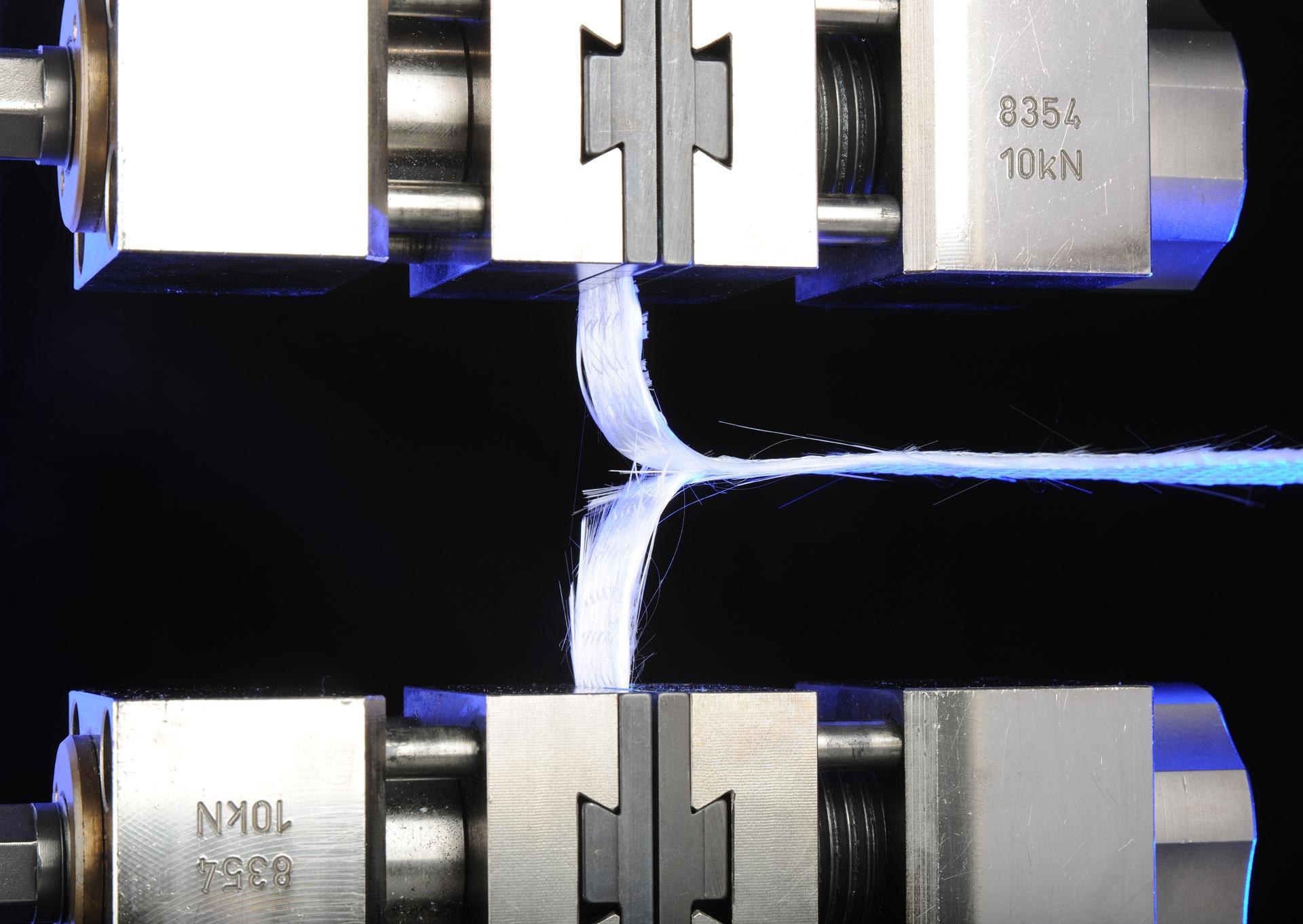 Servo-hydraulic strength testing equipment