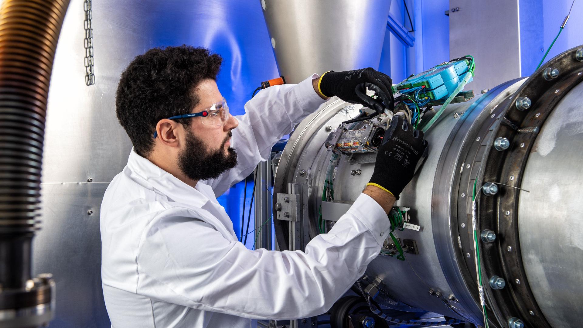 Solar-heated rotary kiln