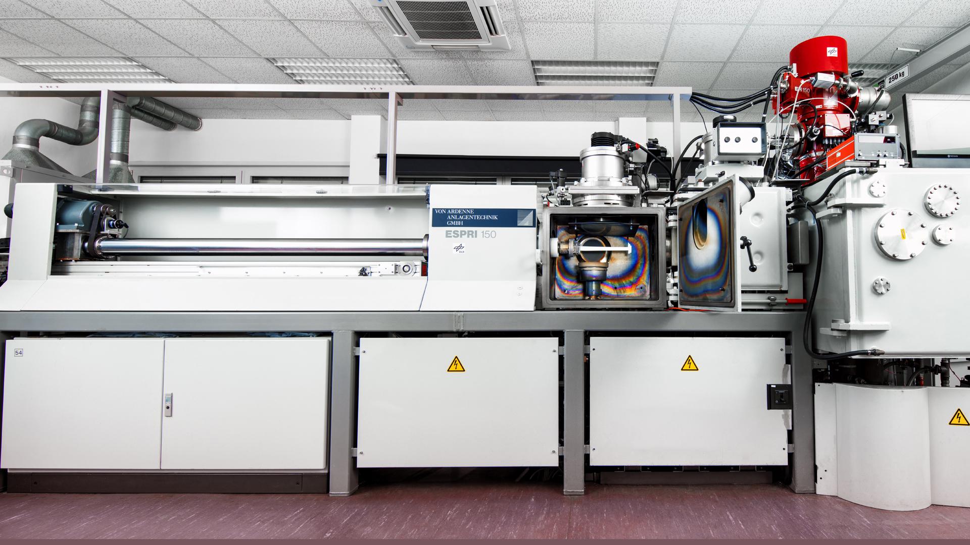 Electron beam evaporation system (EB-PVD) with a power of 150 kilowatts for coating turbine components