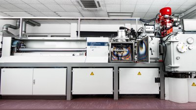 Electron beam evaporation system (EB-PVD) with a power of 150 kilowatts for coating turbine components