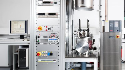Measuring system for determining the effectiveness of thermoelectric modules with open receptacle (right)
