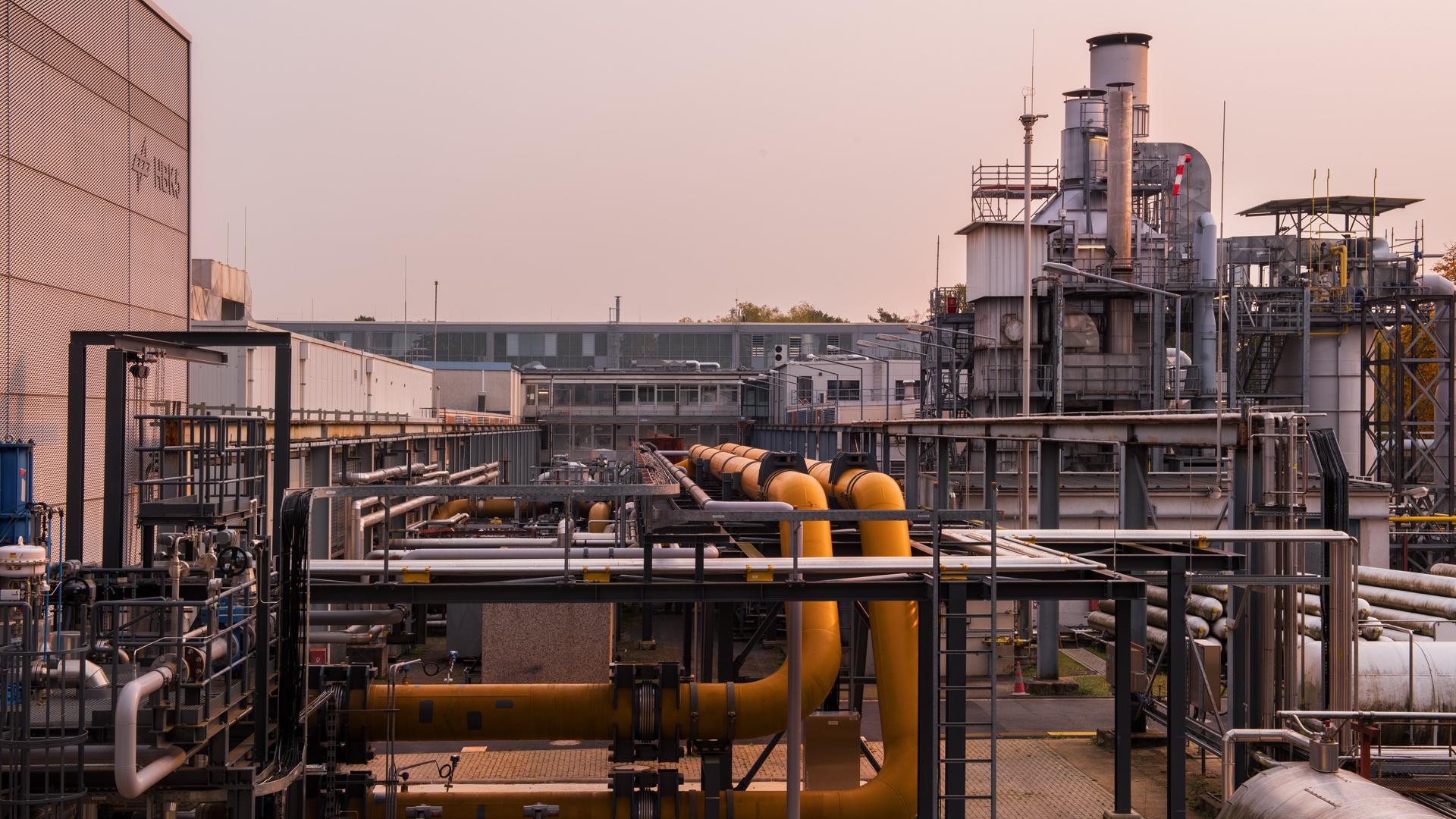 Supply infrastructure to the test benches