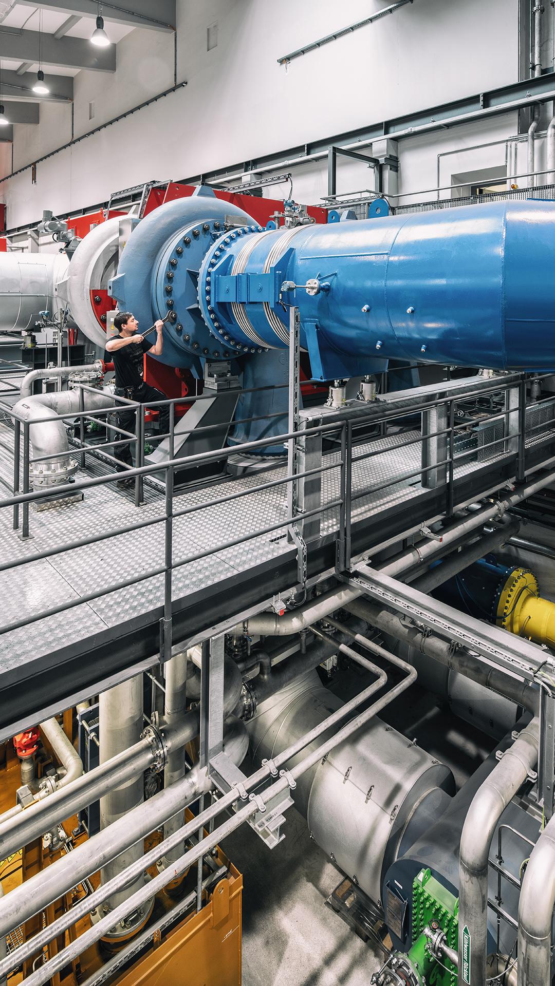 Connection and intermediate piping