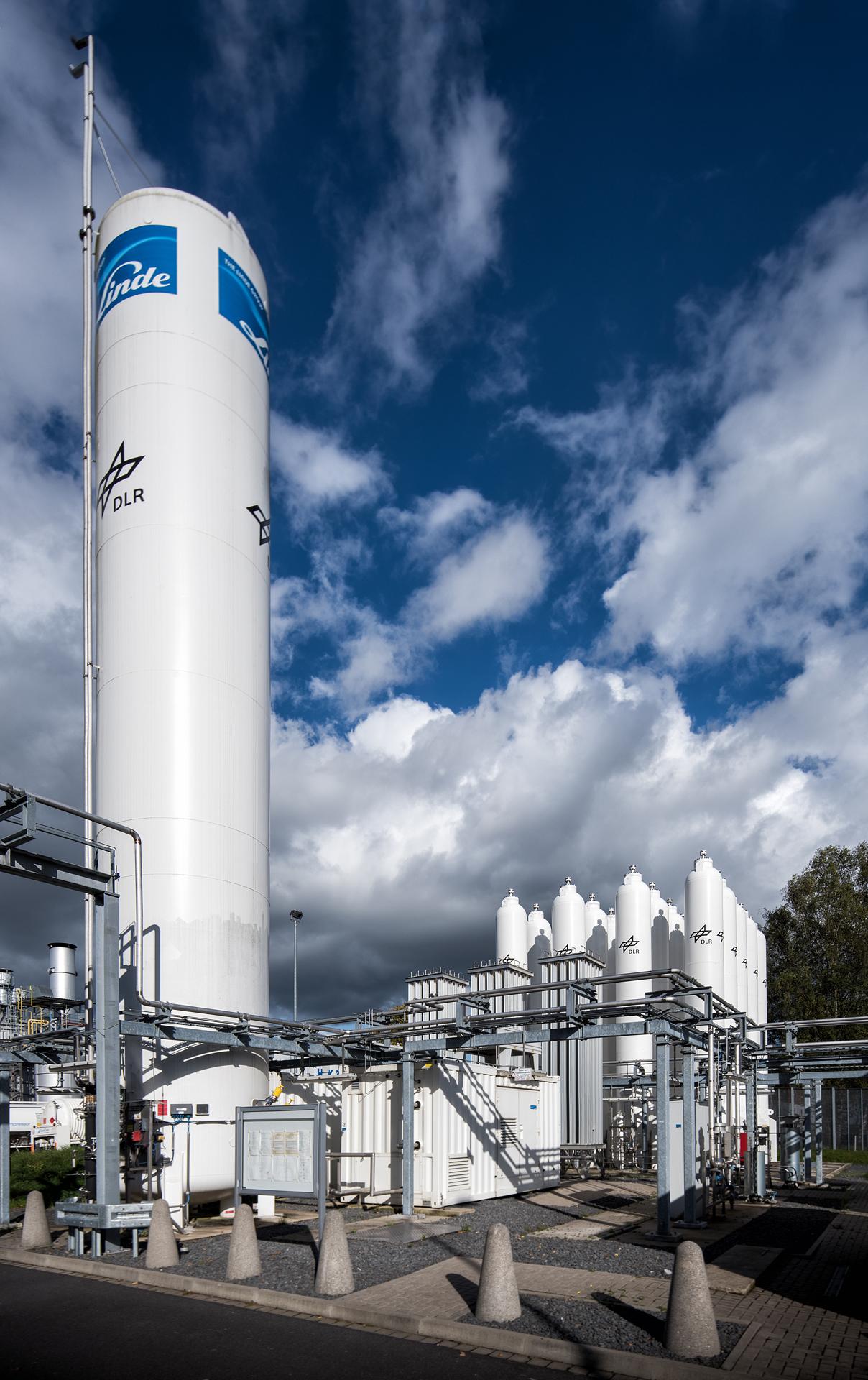 Hydrogen supply plant