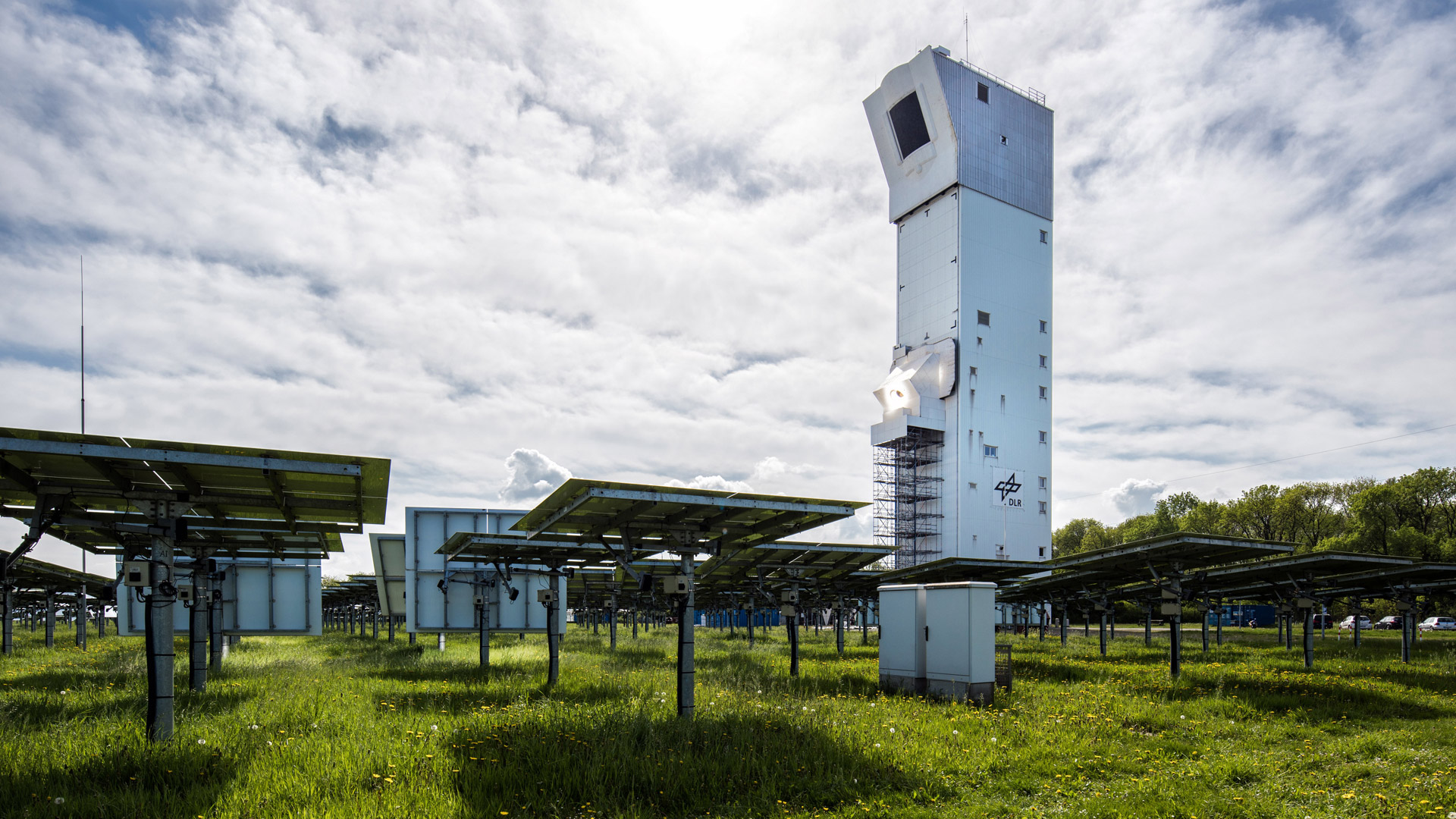 Novel radiation receiver mounted on the research level of the Jülich solar tower