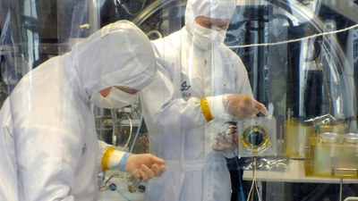 Researchers conduct experiments at the Institute of Optical Sensor Systems