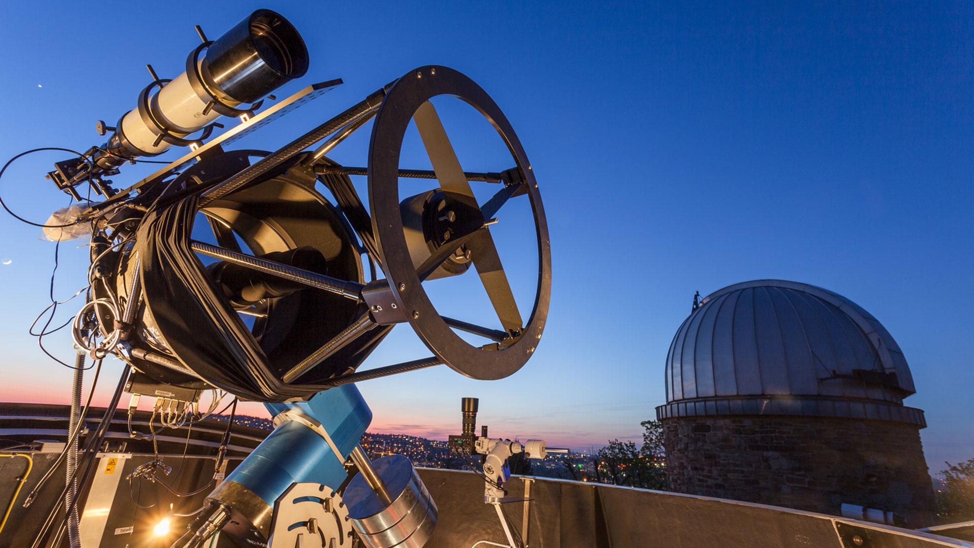 Space debris orbit determination