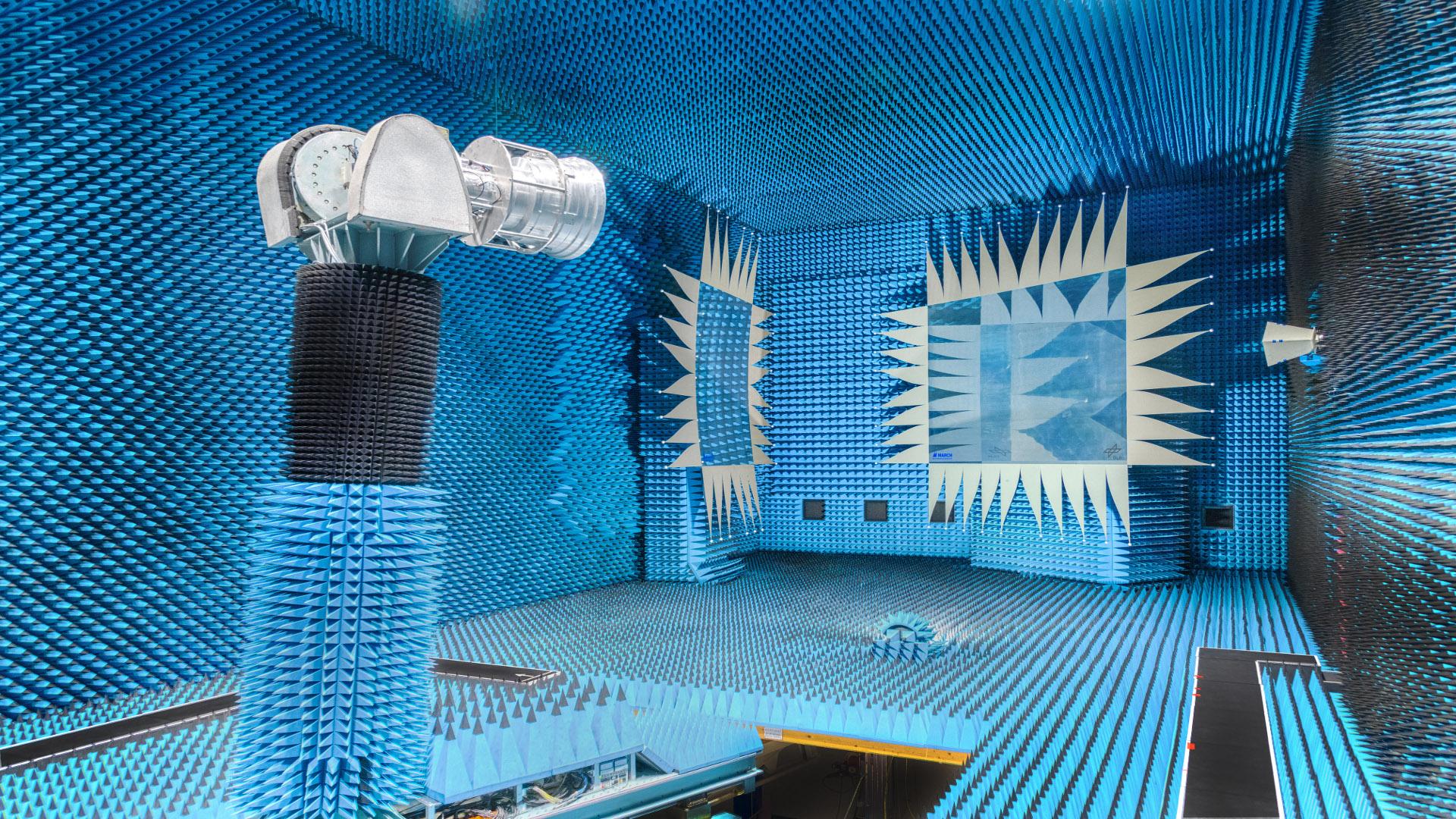 Microwave anechoic chamber