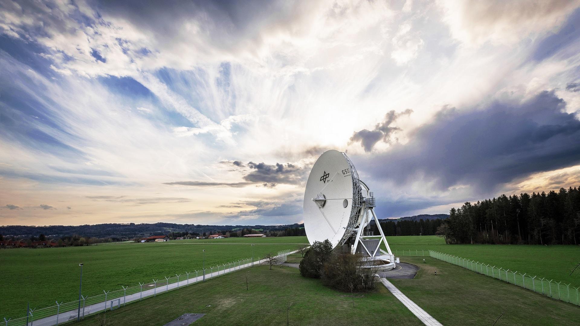 Antenna used for receiving data