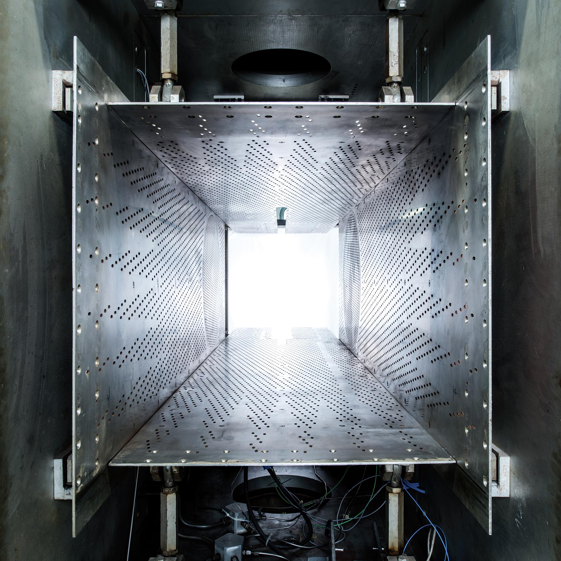 Transonische Messstrecke des trisonischen Windkanals TMK mit perforierten Wänden