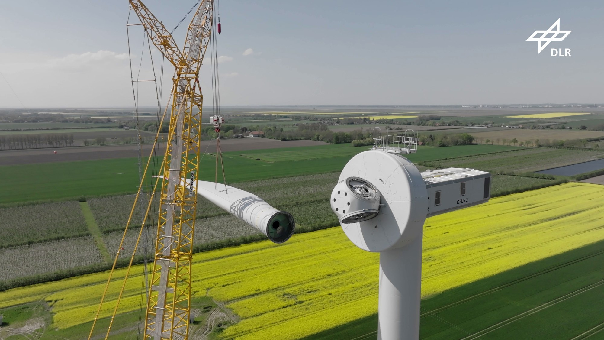 Preview image: Video Assembly of the rotor blades of the DLR Research Park Wind Energy WiValdi