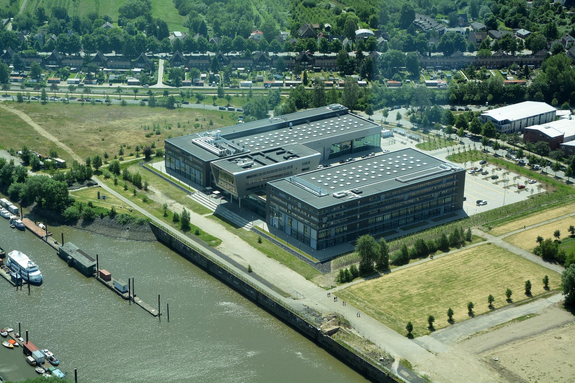 DLR Hamburg-Finkenwerder site at the ZAL TechCenter – aerial view