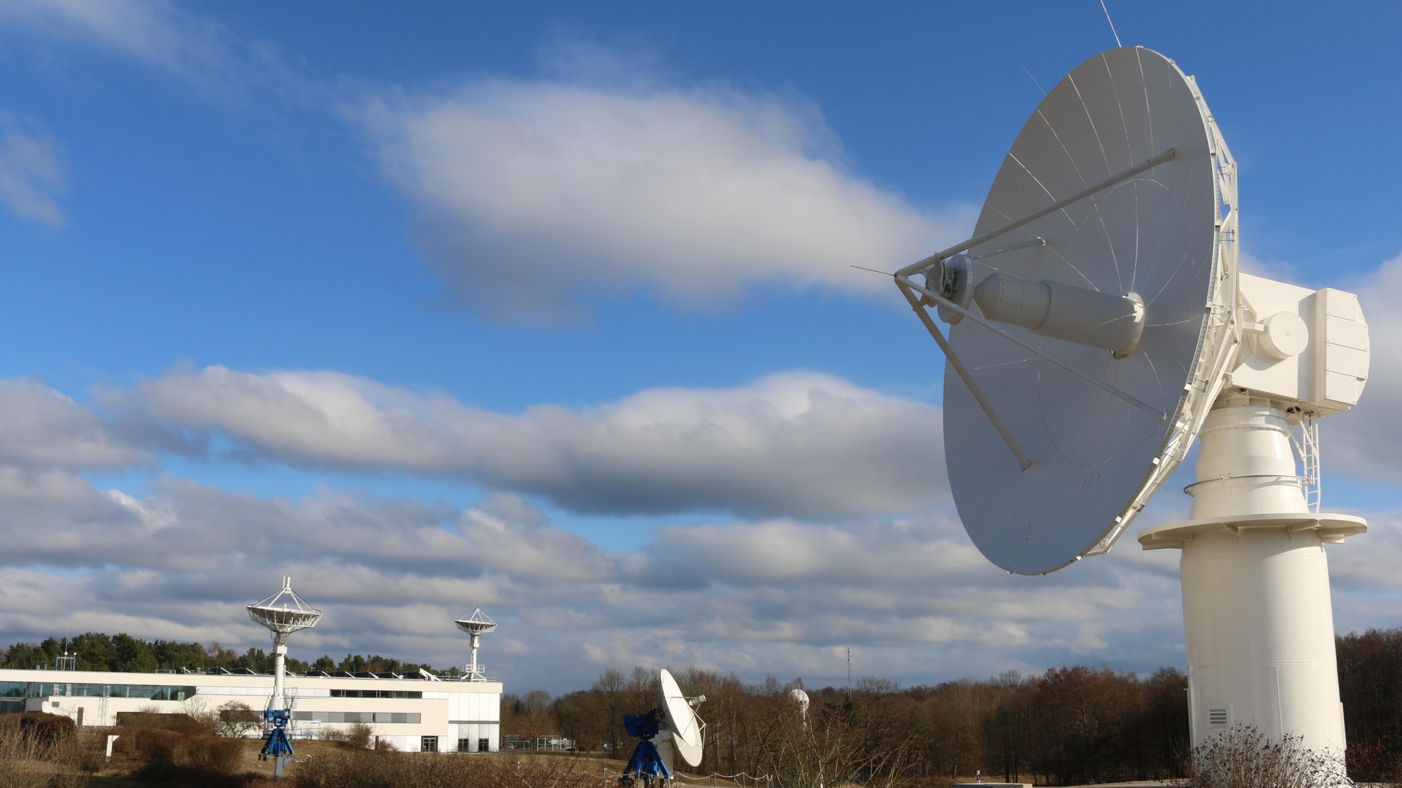 Tri-band Ground Station