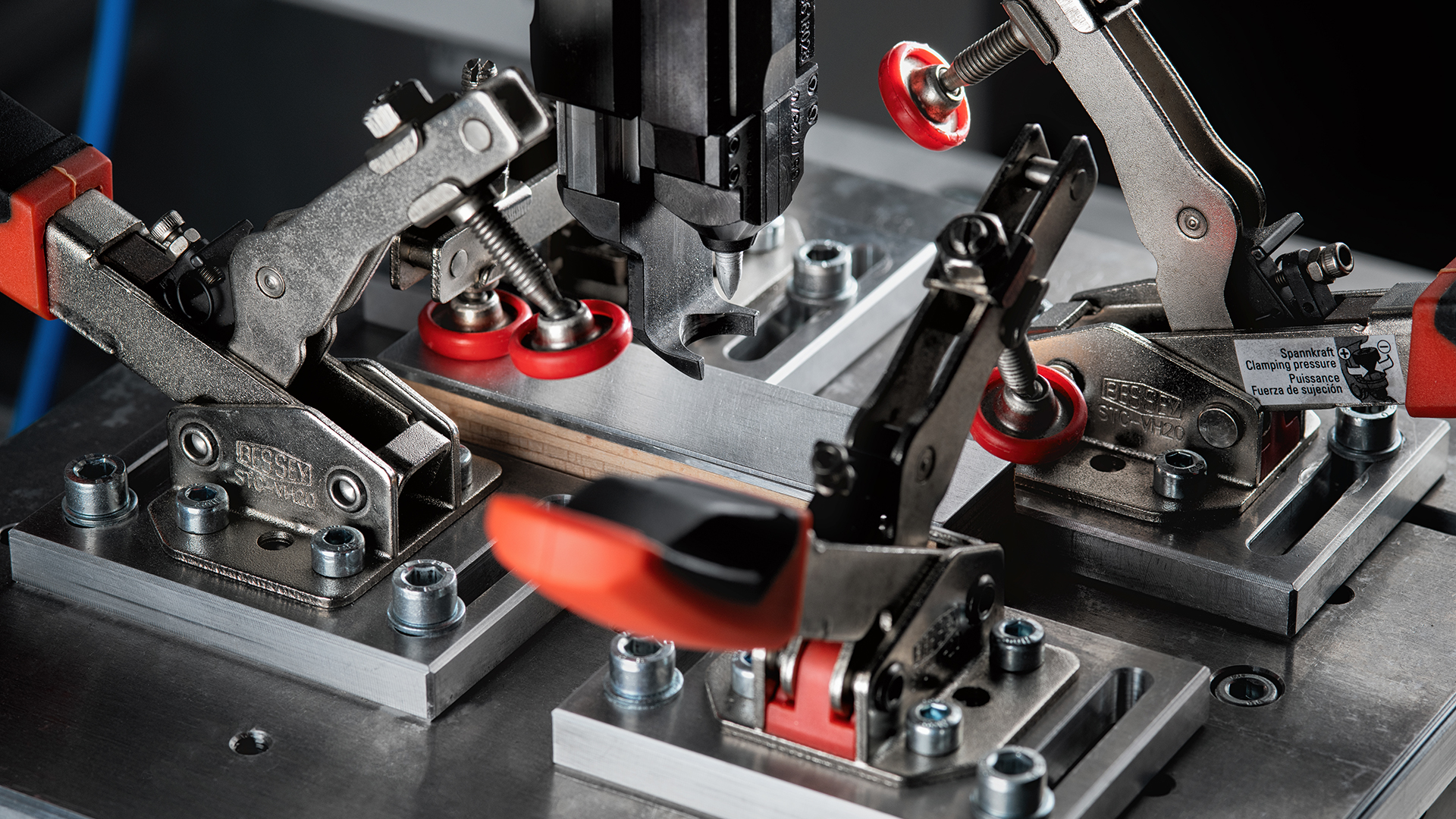 Automatic screwdriver