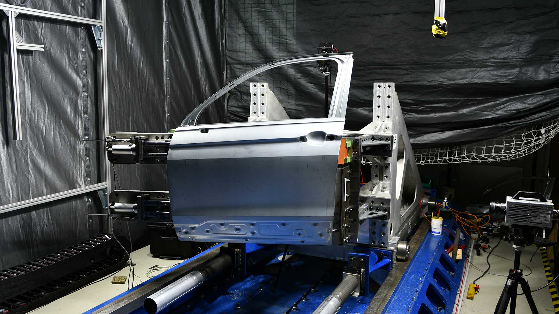 Door on dynamic component testing machine