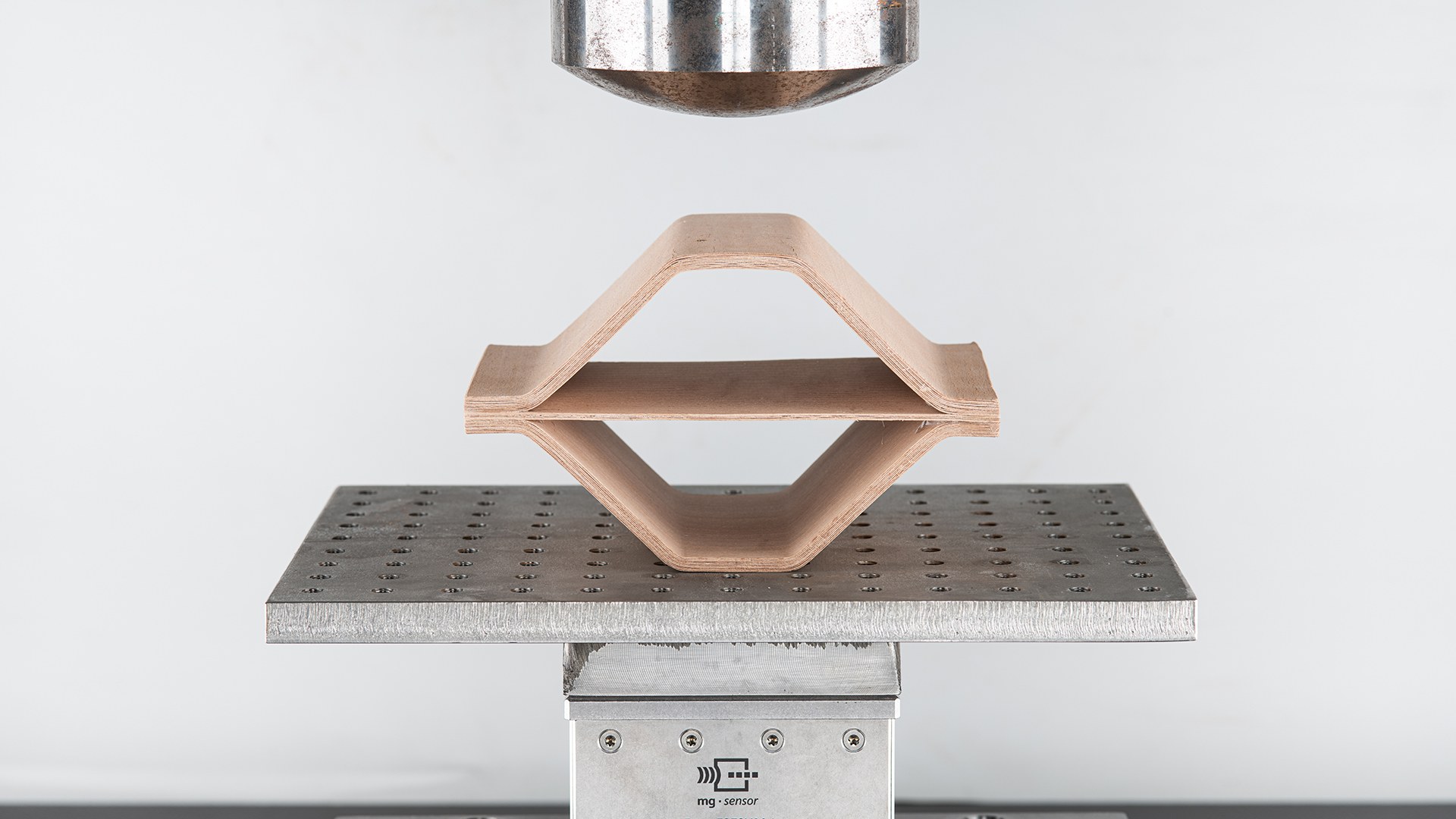 Drop tower - close-up