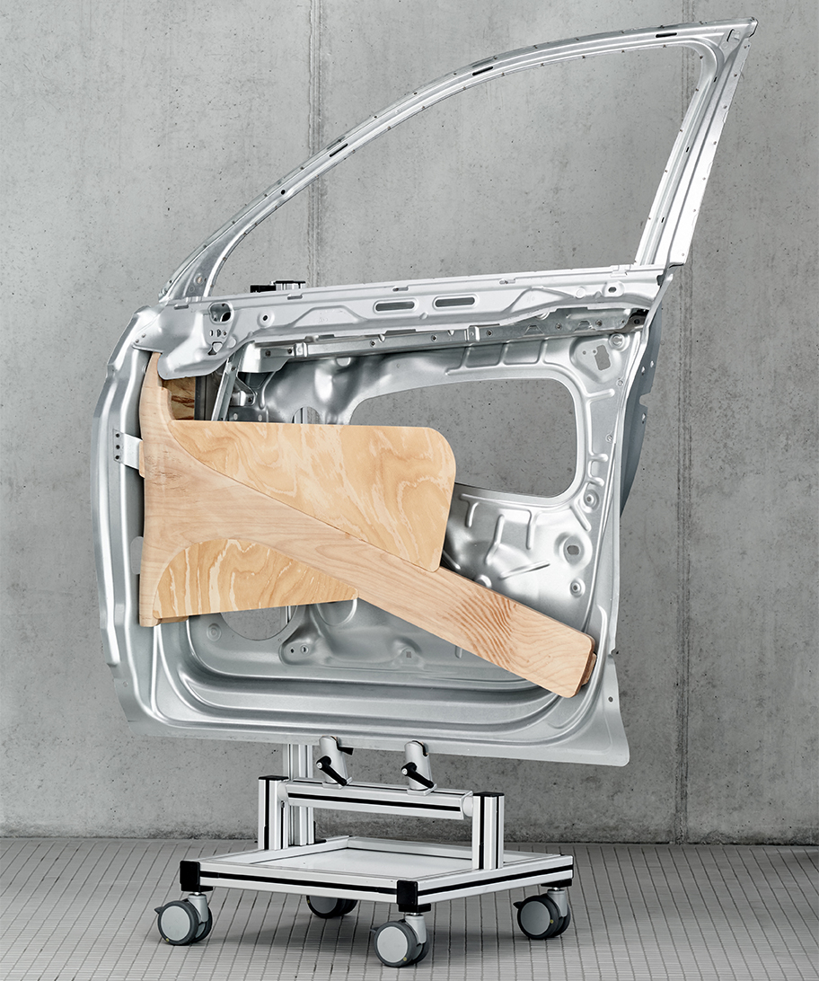 Innovative interior door structure in wood-intensive design