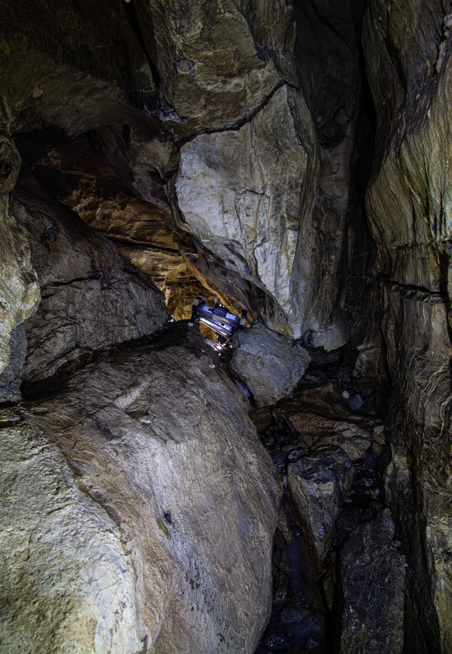 DLR Scout rover overcomes obstacles