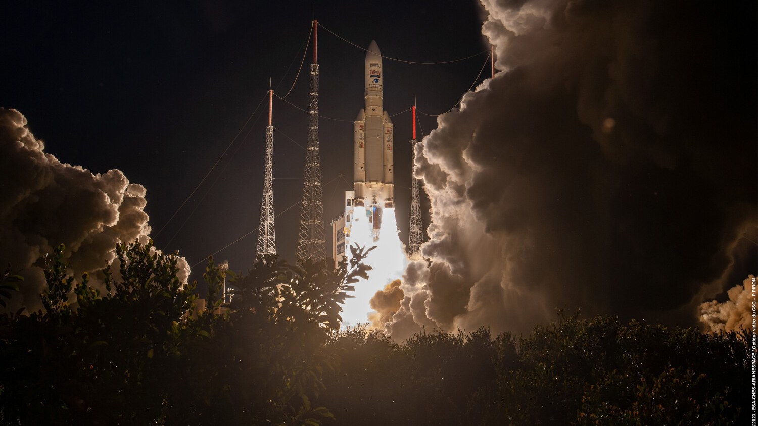 Lift-off of the Ariane 5 launcher with the communications satellite Heinrich Hertz on board