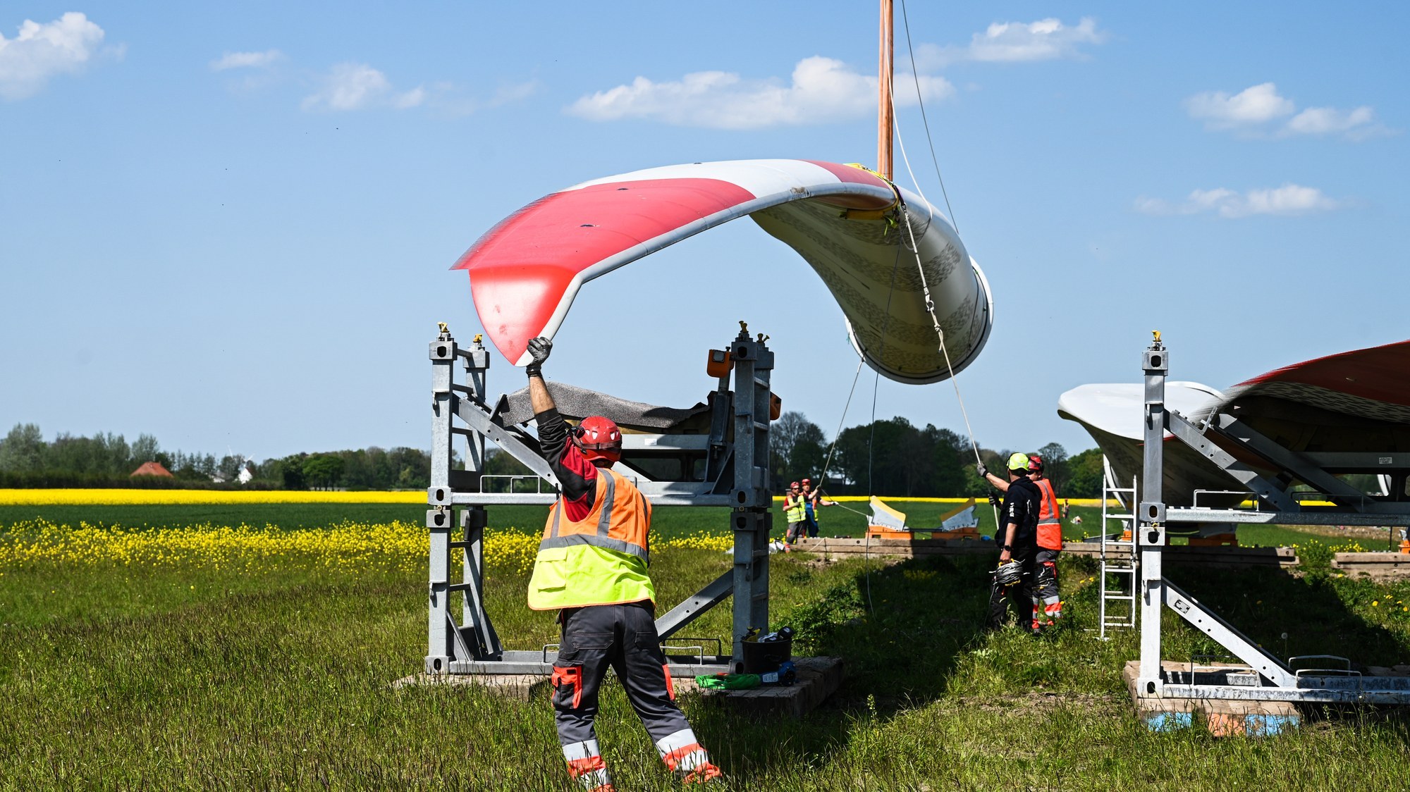 Rotor blade on the crane's lifting hook