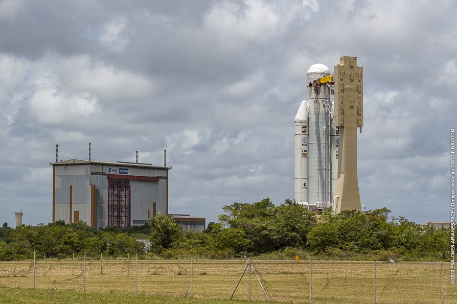 Final assembly of the Ariane 5 rocket