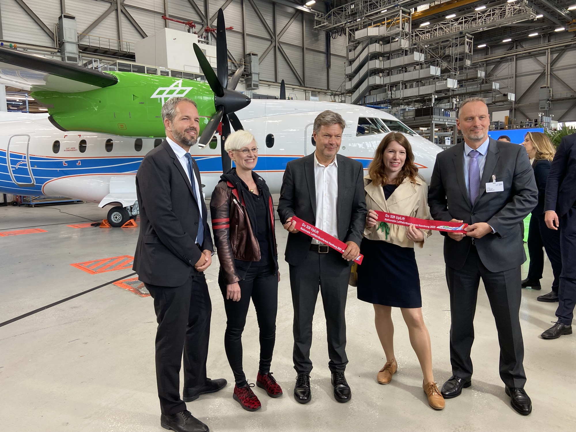 Welcoming the 'Flying testbed' for hydrogen technologies D328 UpLift