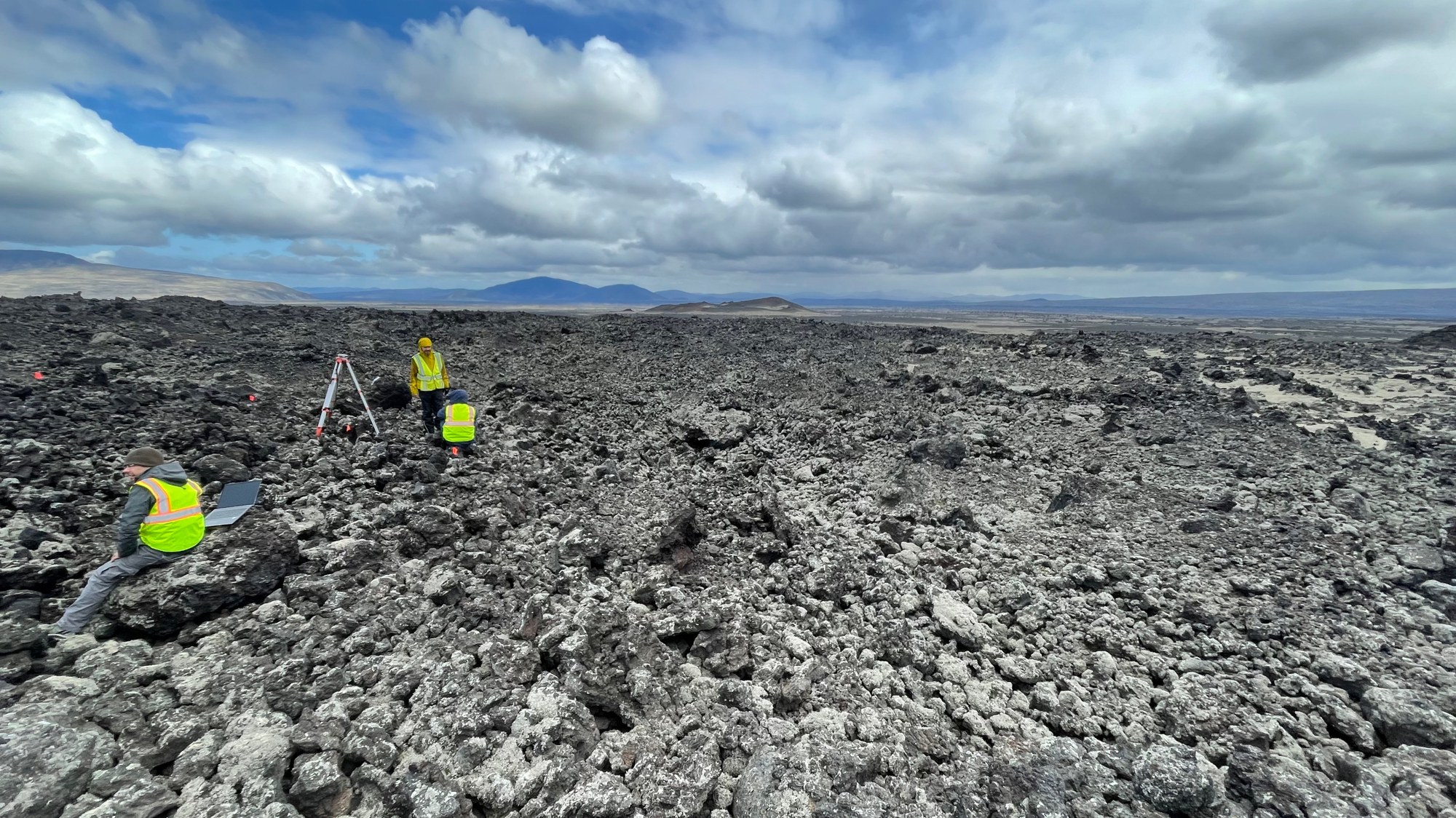 Switching the Laboratory for the harsh volcanic environment on Iceland