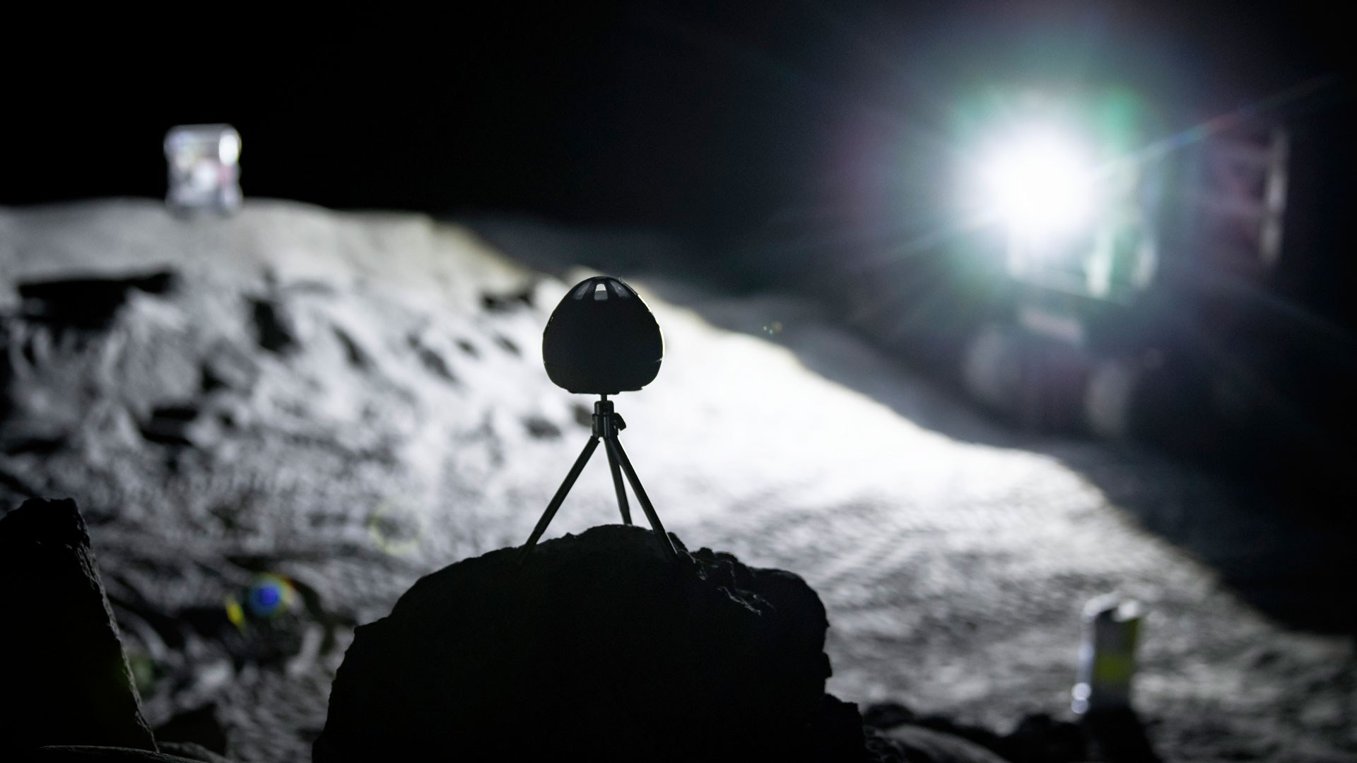 Sensor-eggs as network nodes in the LUNA hall