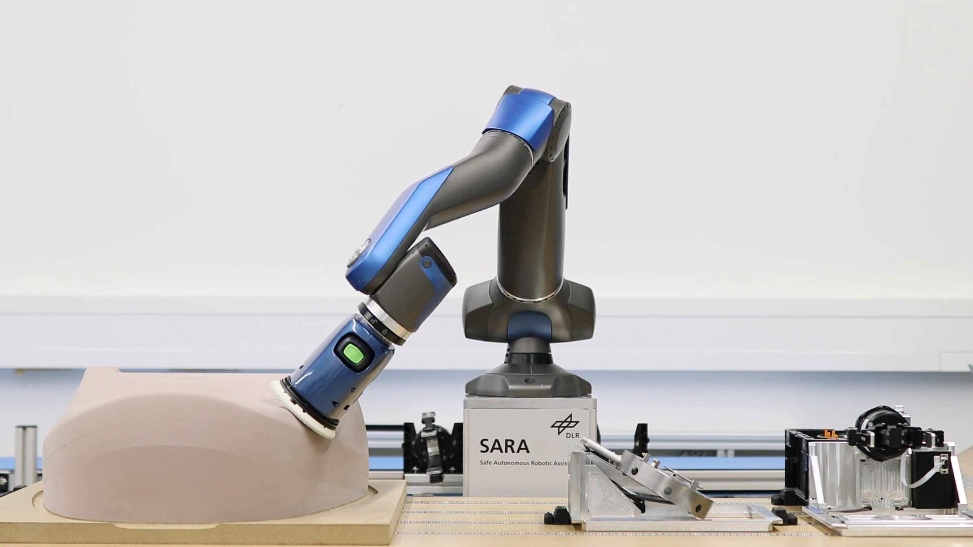 The robotic arm SARA (Safe Autonomous Robotic Assistant)