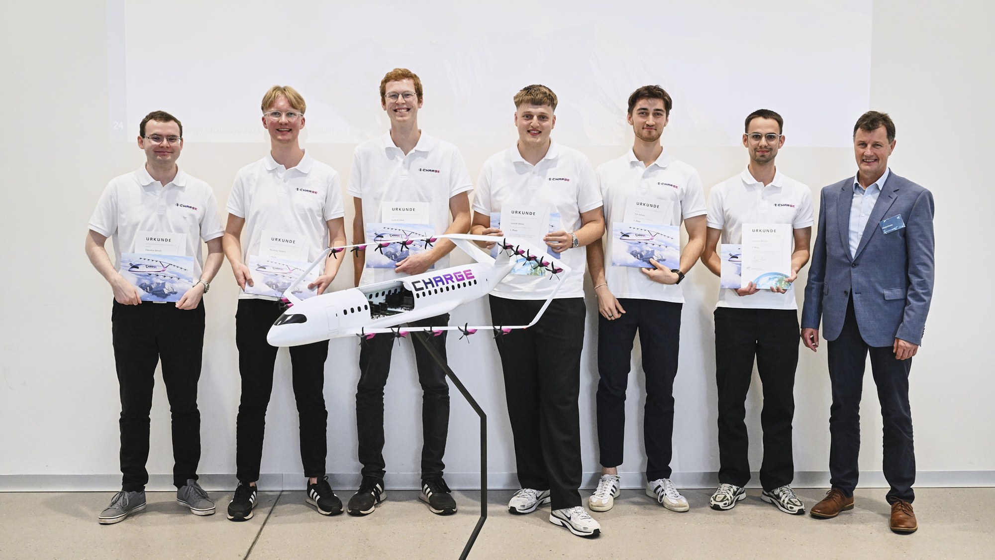 The winning TU Berlin team with their first-place CHARGE concept at the DLR Design Challenge 2024