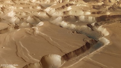 Noctis Labyrinthus – tectonically shaped 'high mountains'